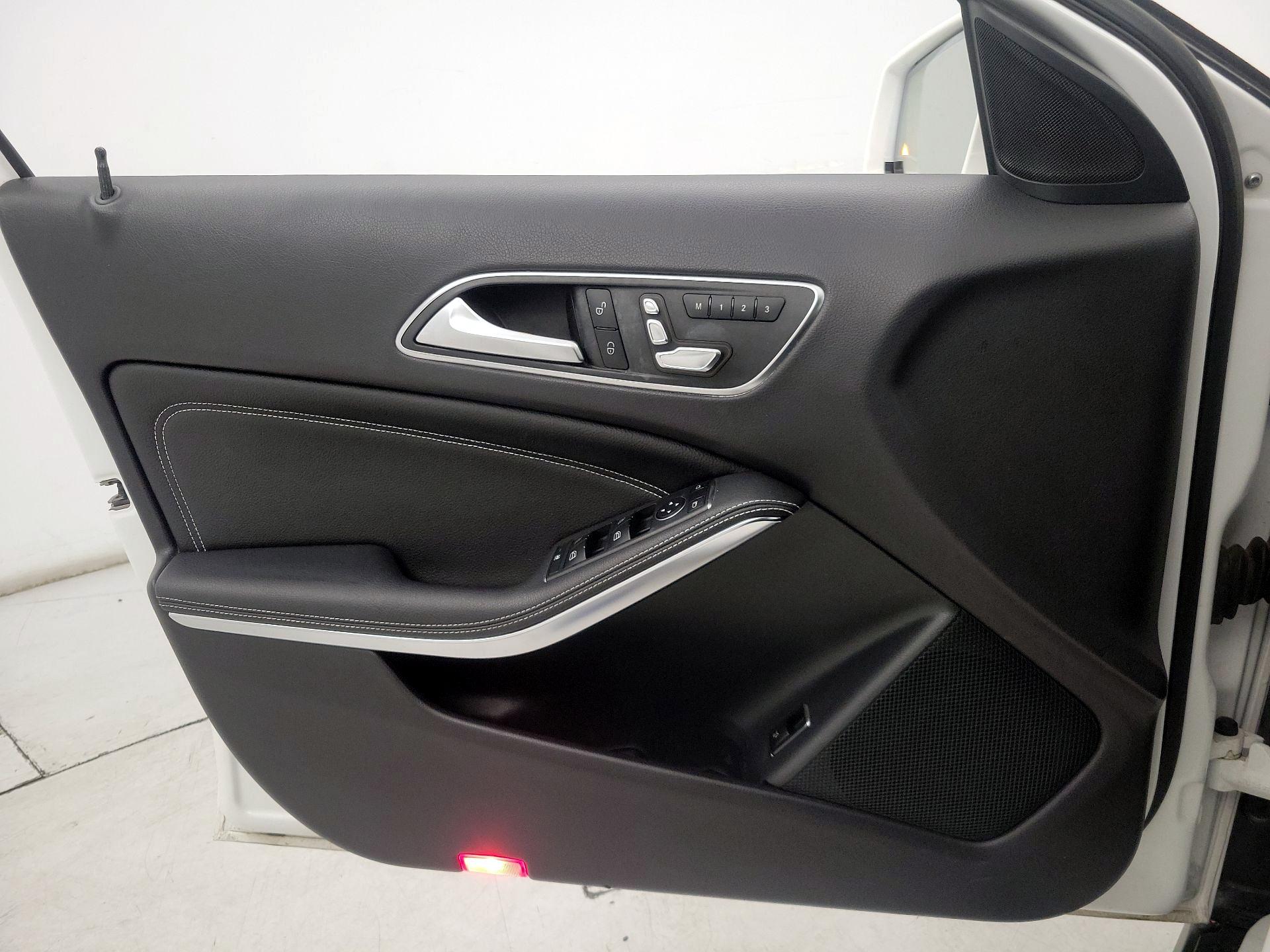 Thumbnail: 2020 Mercedes-Benz GLA - 12