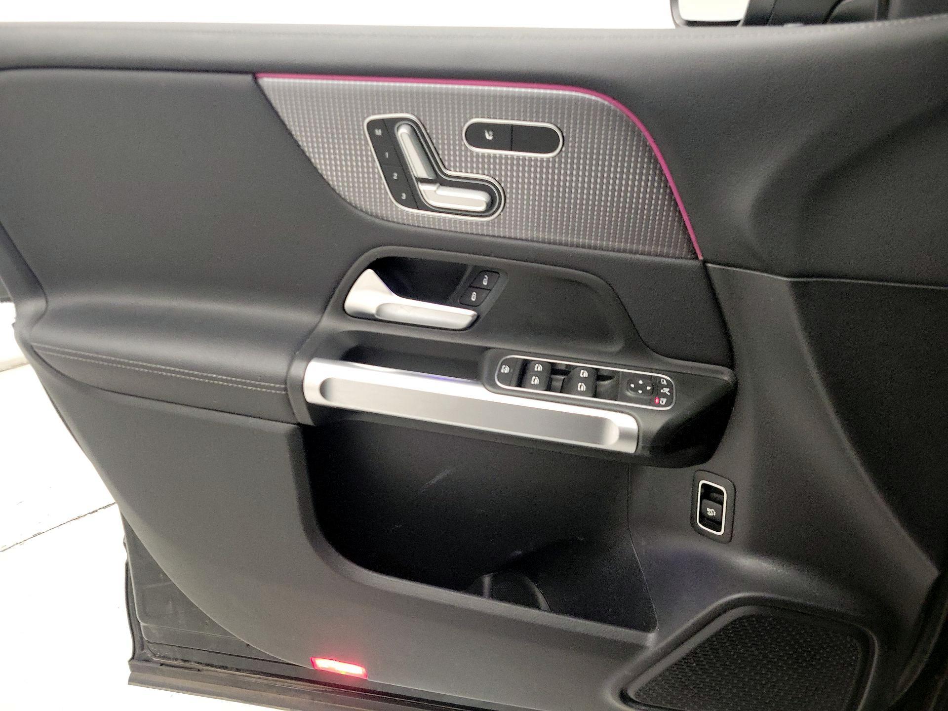 Thumbnail: 2021 Mercedes-Benz GLB - 12