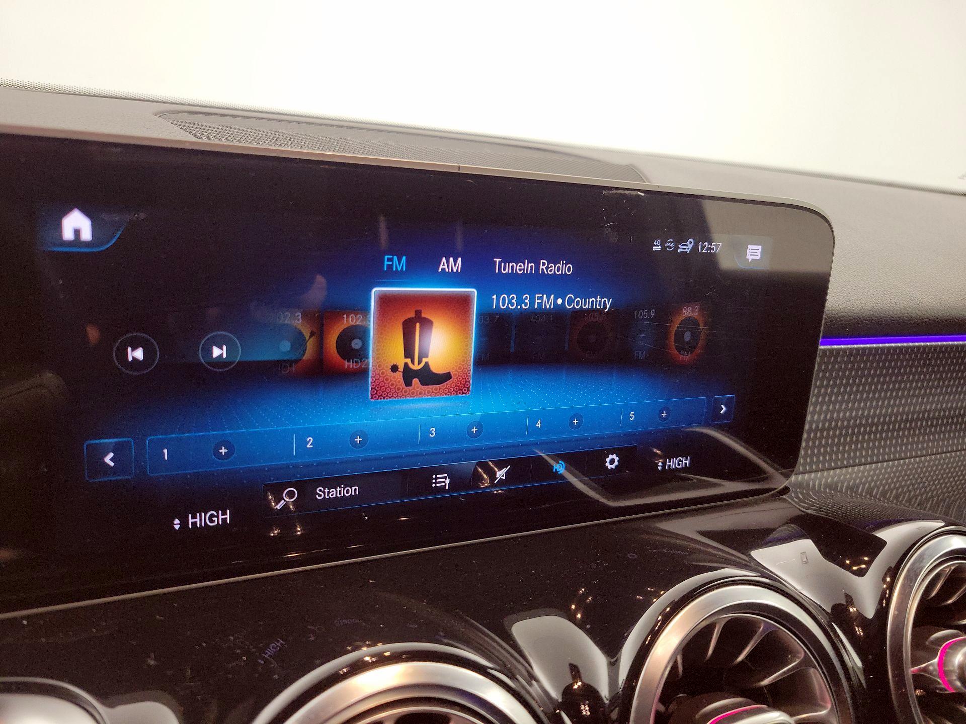 Thumbnail: 2021 Mercedes-Benz GLB - 15