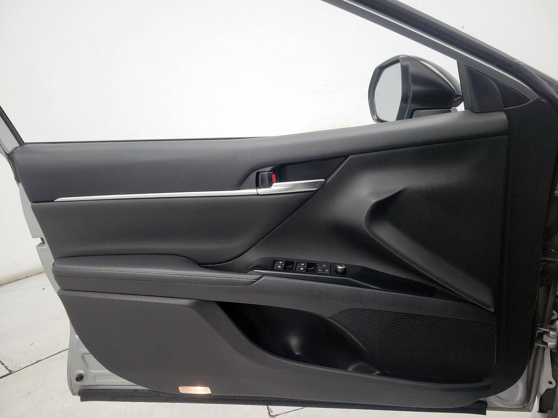 Thumbnail: 2019 Toyota Camry - 12