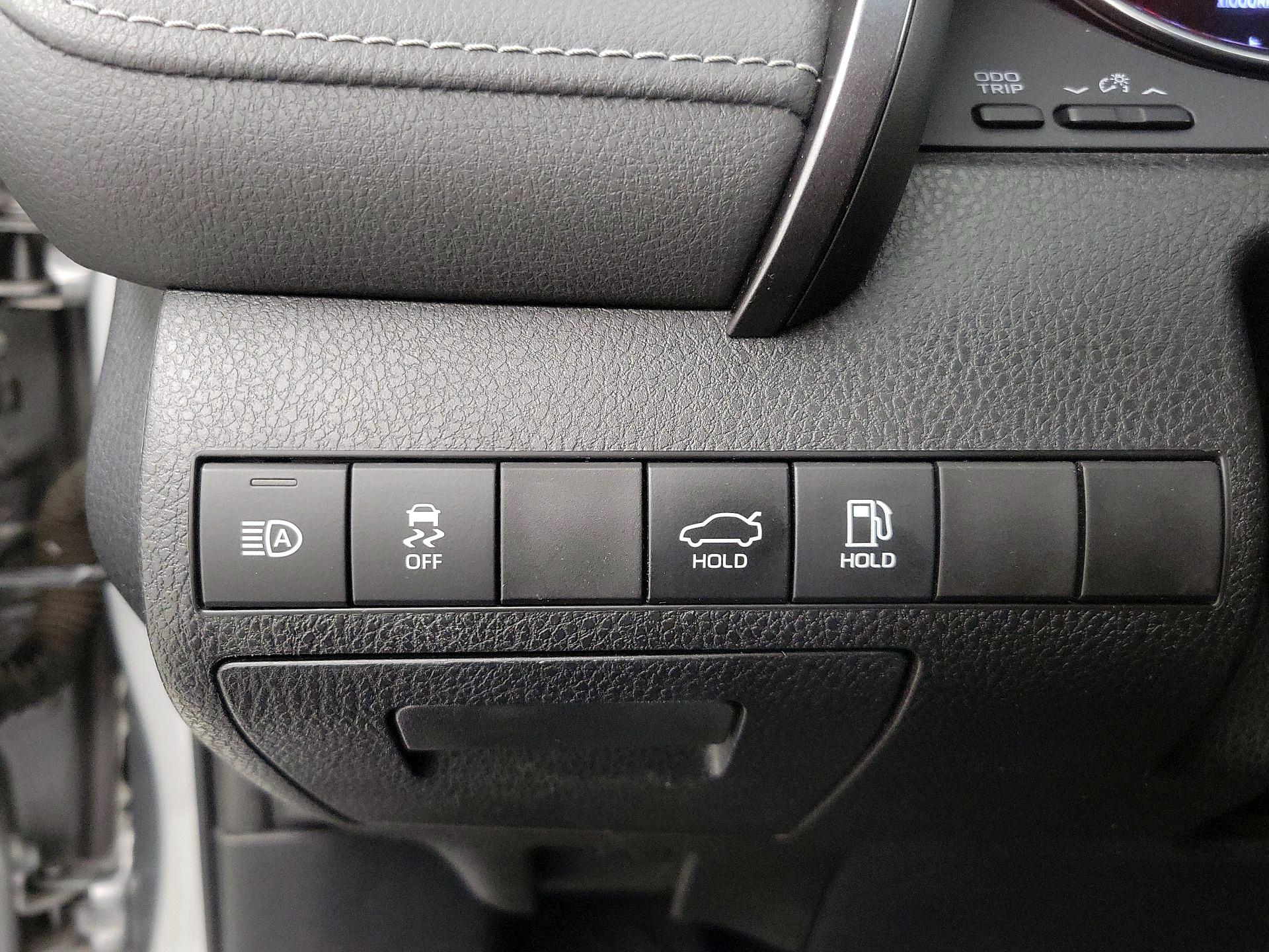 Thumbnail: 2019 Toyota Camry - 13