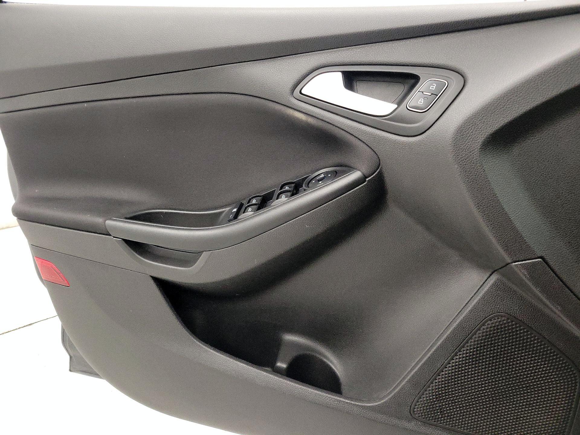 Thumbnail: 2017 Ford Focus - 12