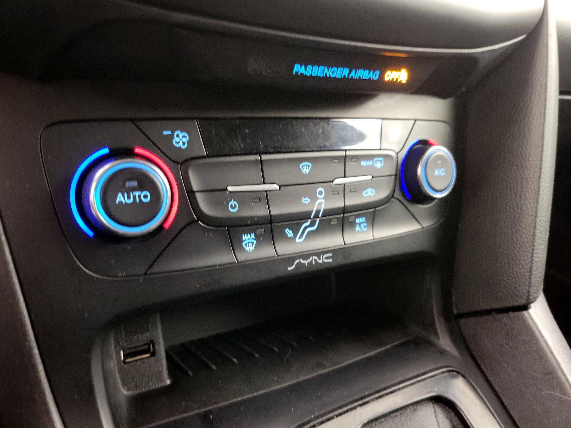 Thumbnail: 2017 Ford Focus - 16