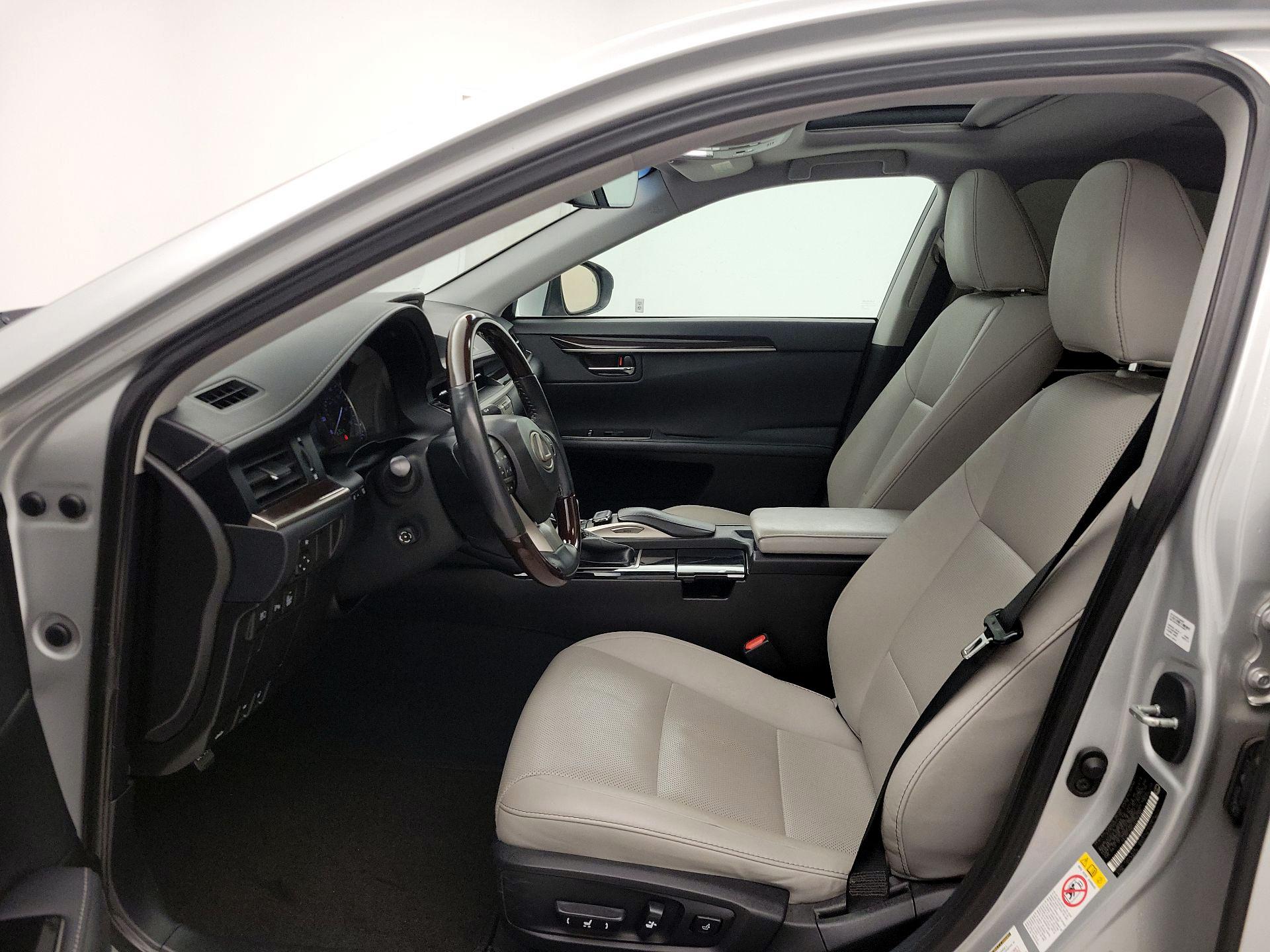 Thumbnail: 2018 Lexus ES - 11