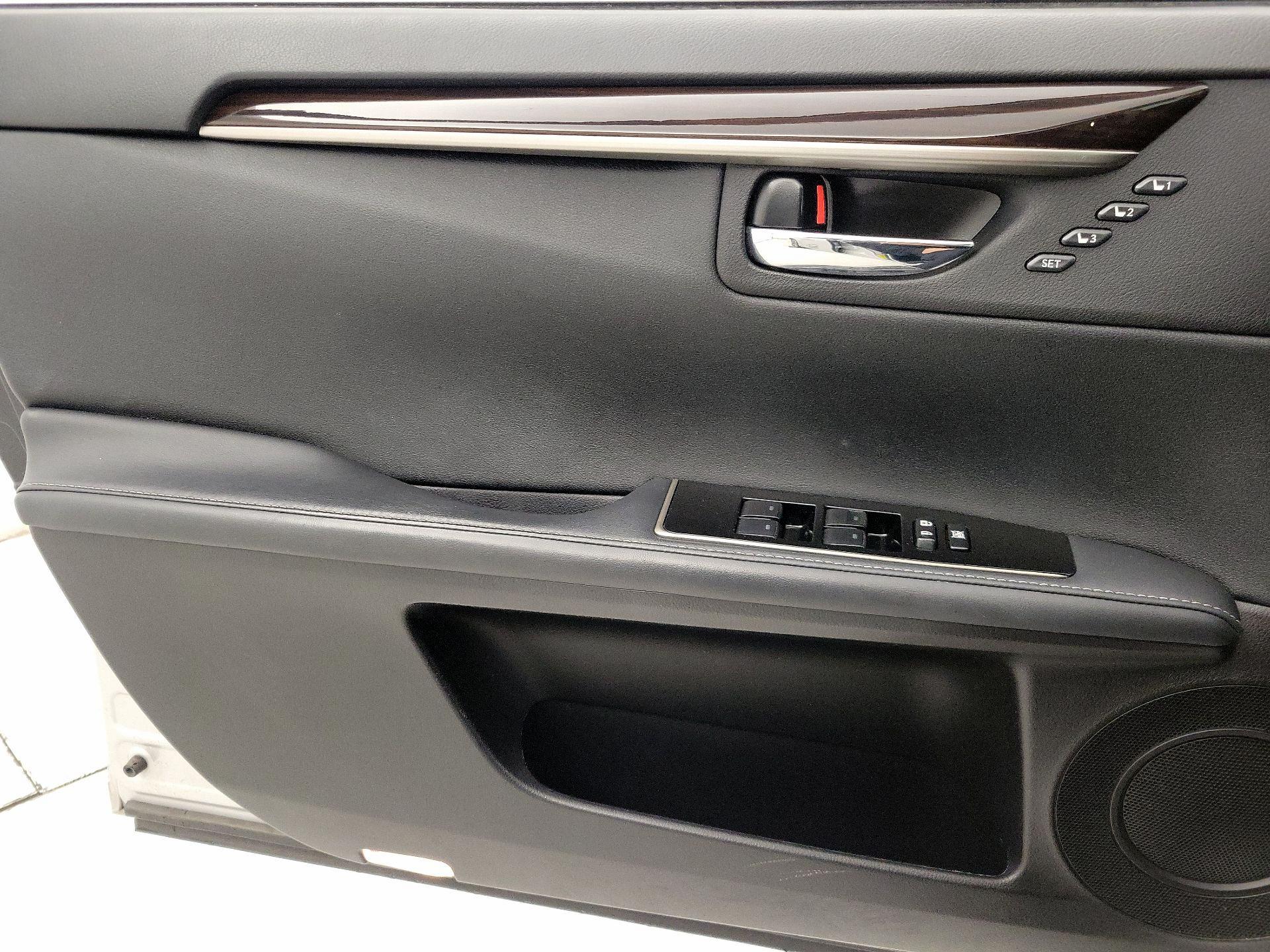 Thumbnail: 2018 Lexus ES - 12