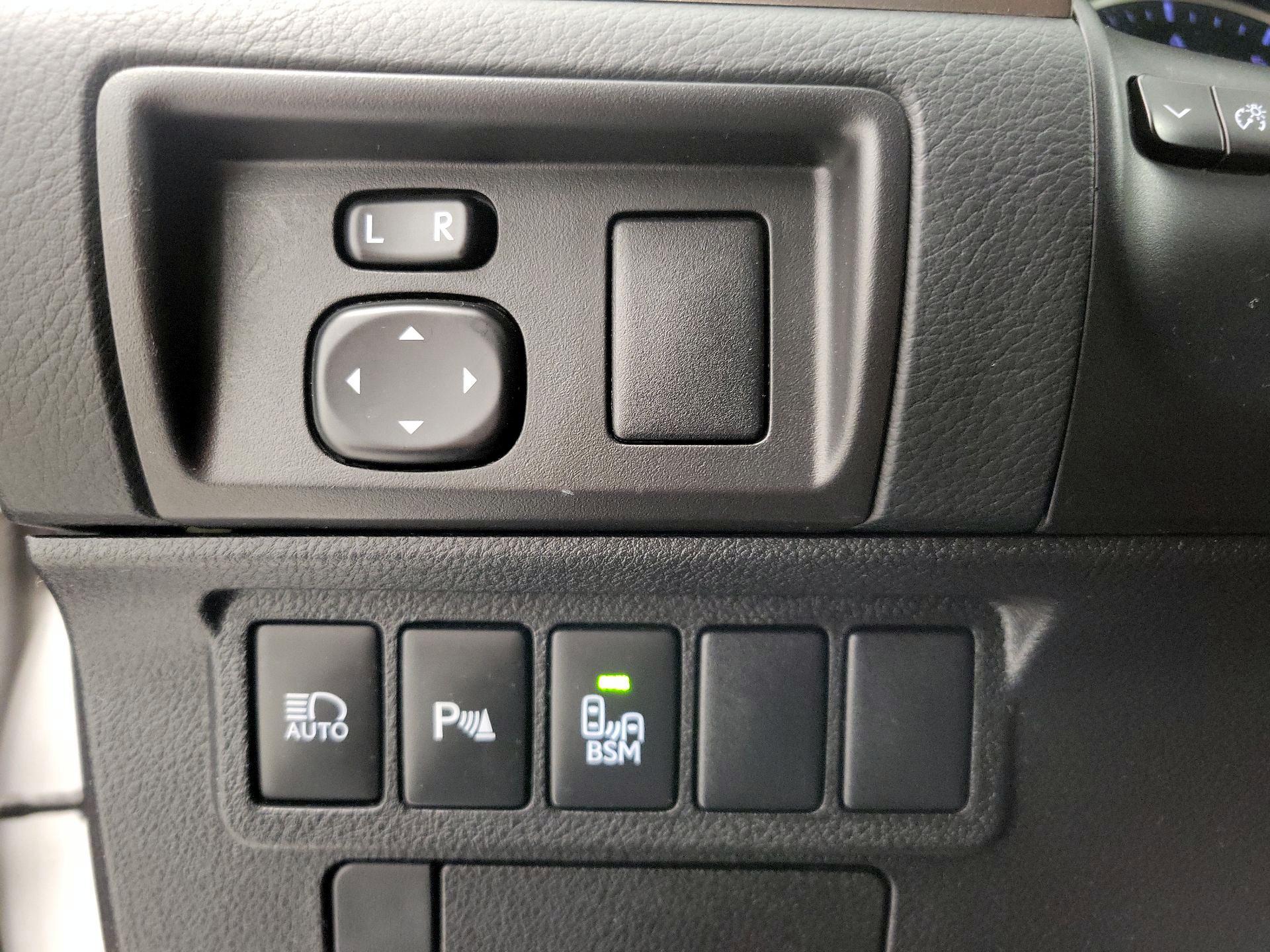 Thumbnail: 2018 Lexus ES - 13