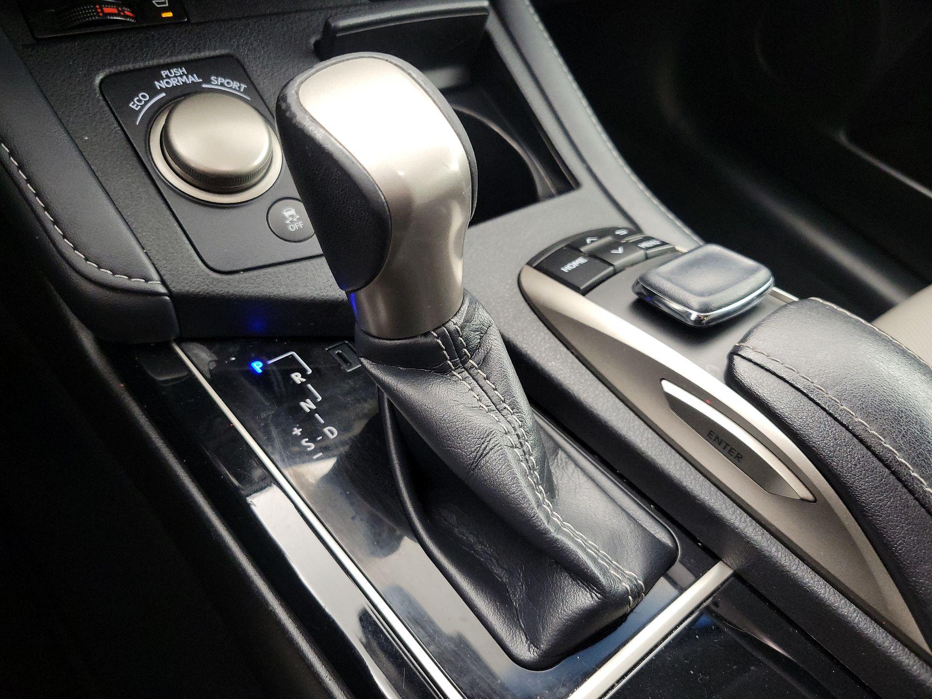 Thumbnail: 2018 Lexus ES - 18