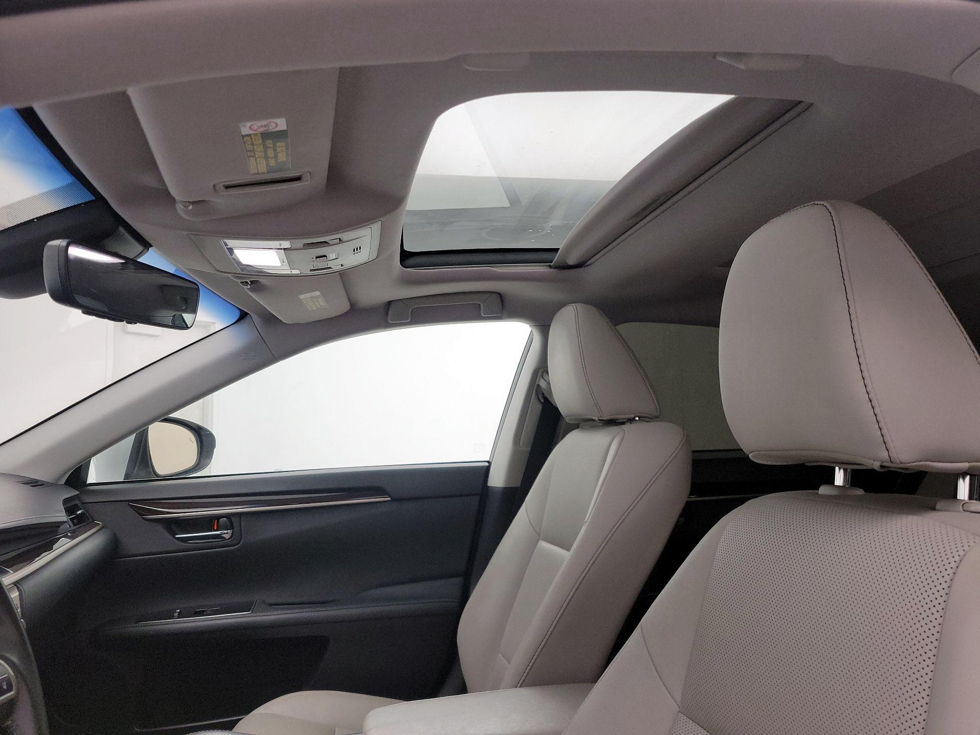 Thumbnail: 2018 Lexus ES - 19