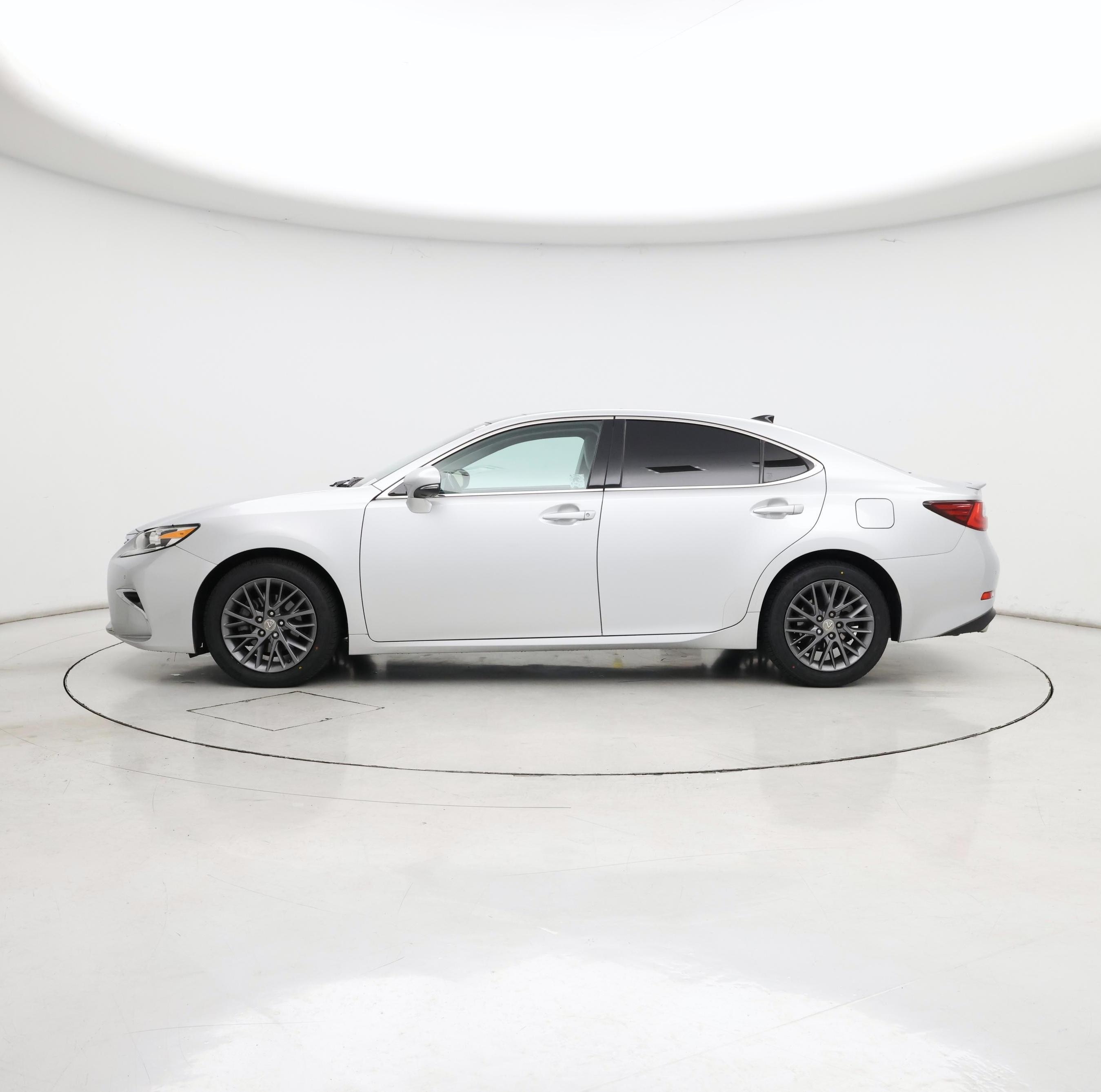 Thumbnail: 2018 Lexus ES - 3