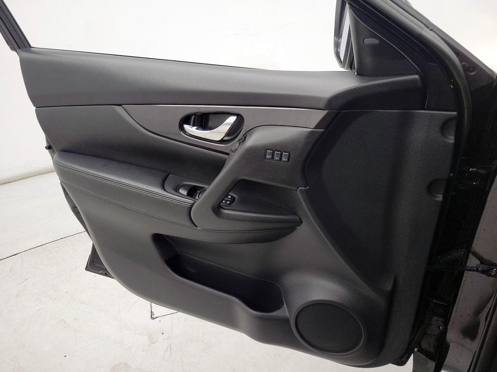 Thumbnail: 2019 Nissan Rogue - 12