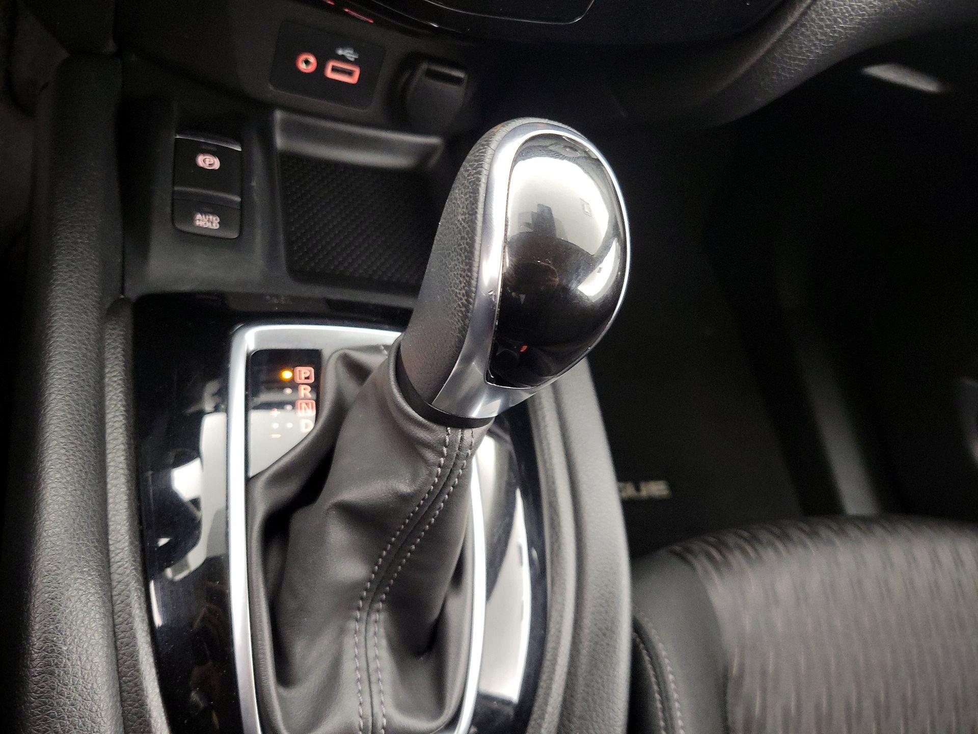 Thumbnail: 2019 Nissan Rogue - 18