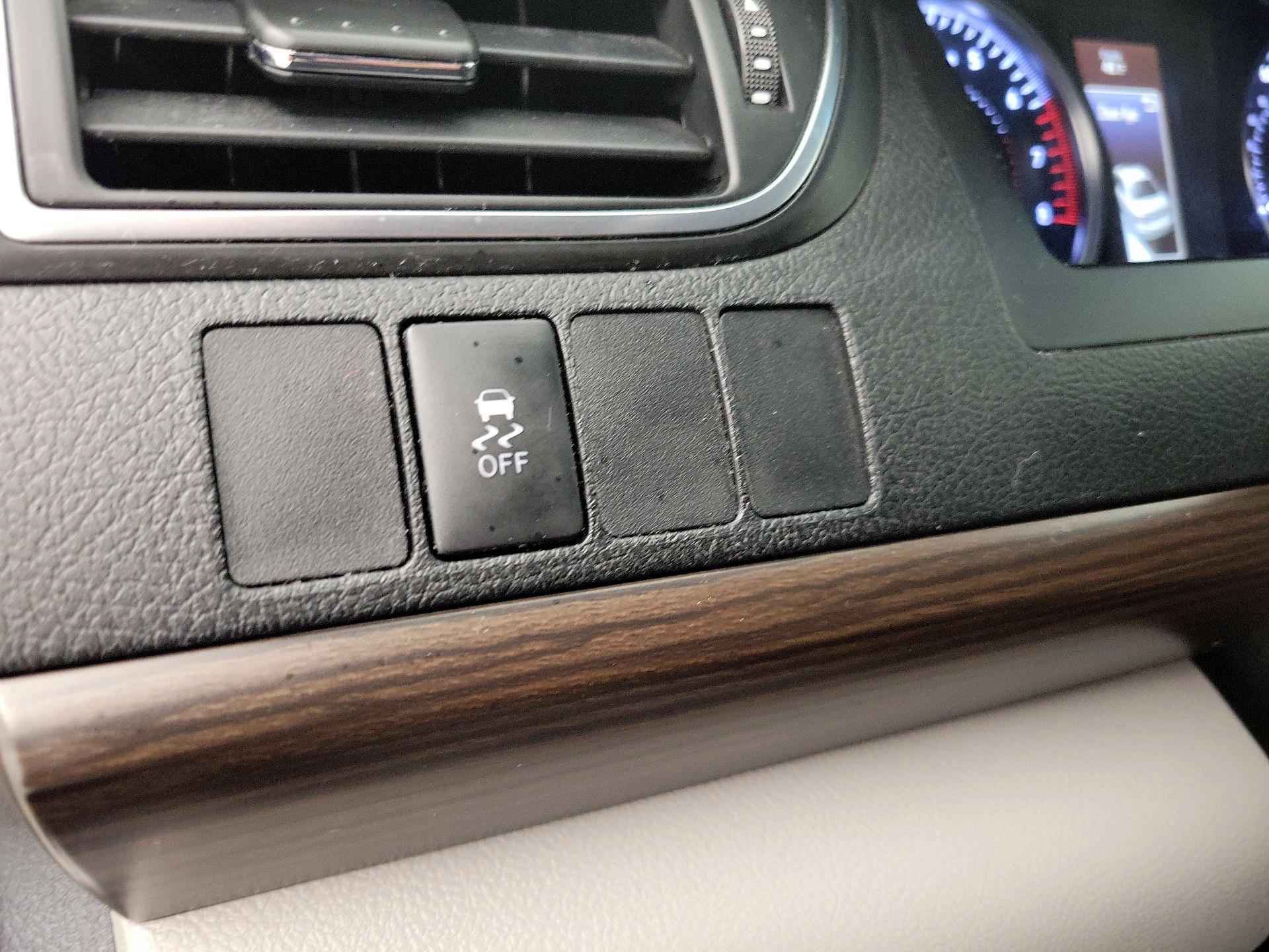 Thumbnail: 2017 Toyota Camry - 13