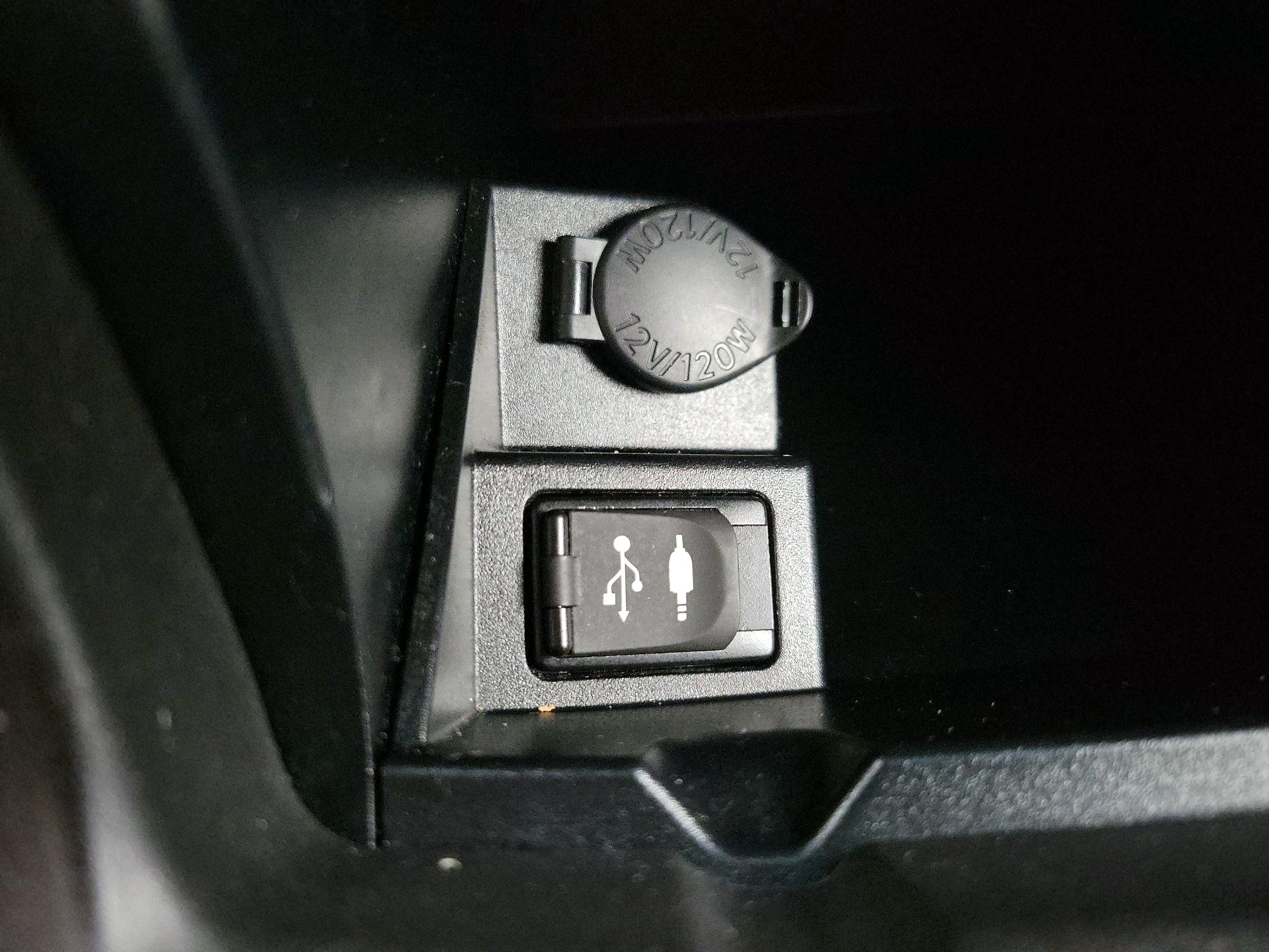 Thumbnail: 2017 Toyota Camry - 18