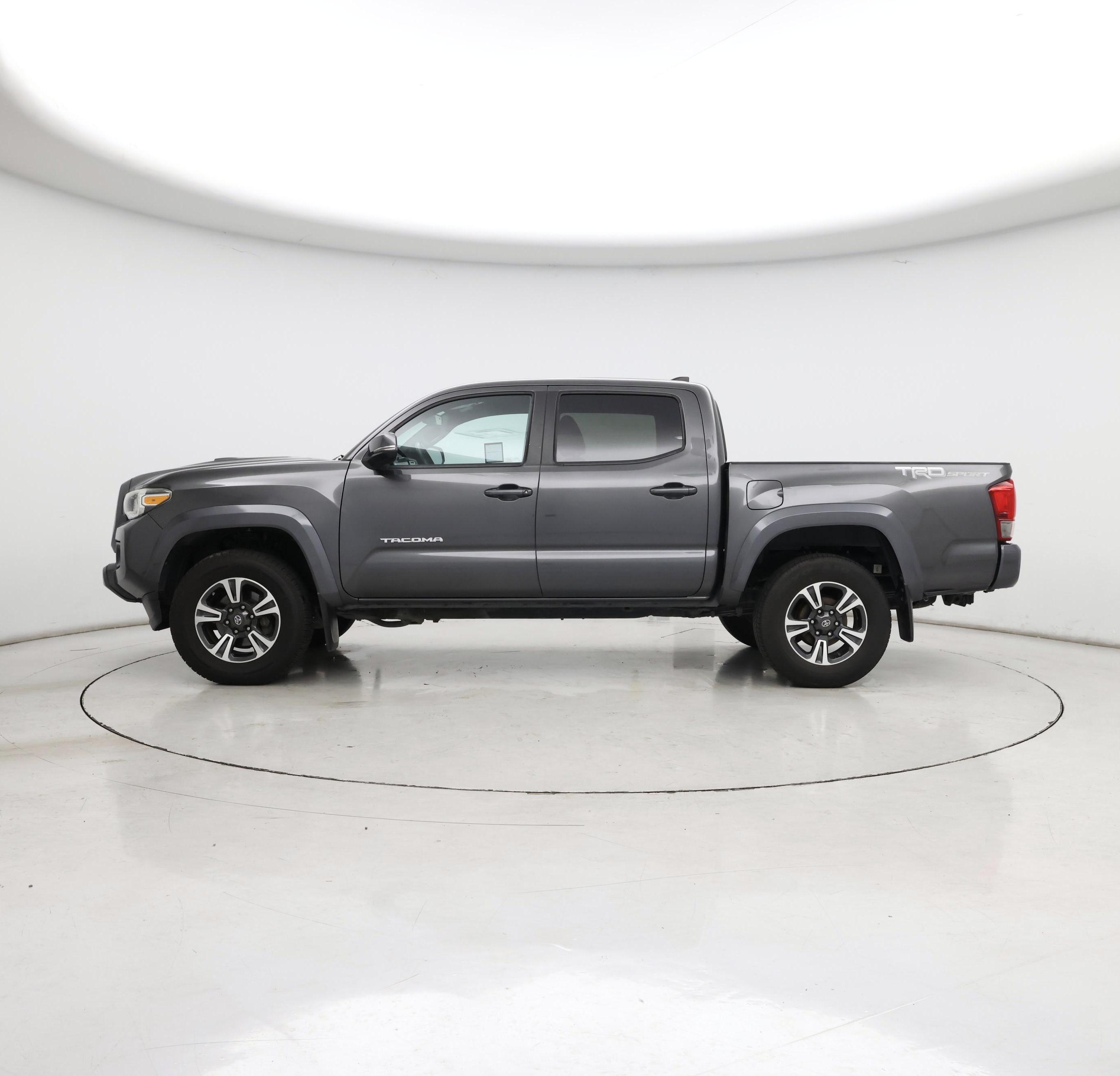 Thumbnail: 2017 Toyota Tacoma - 3