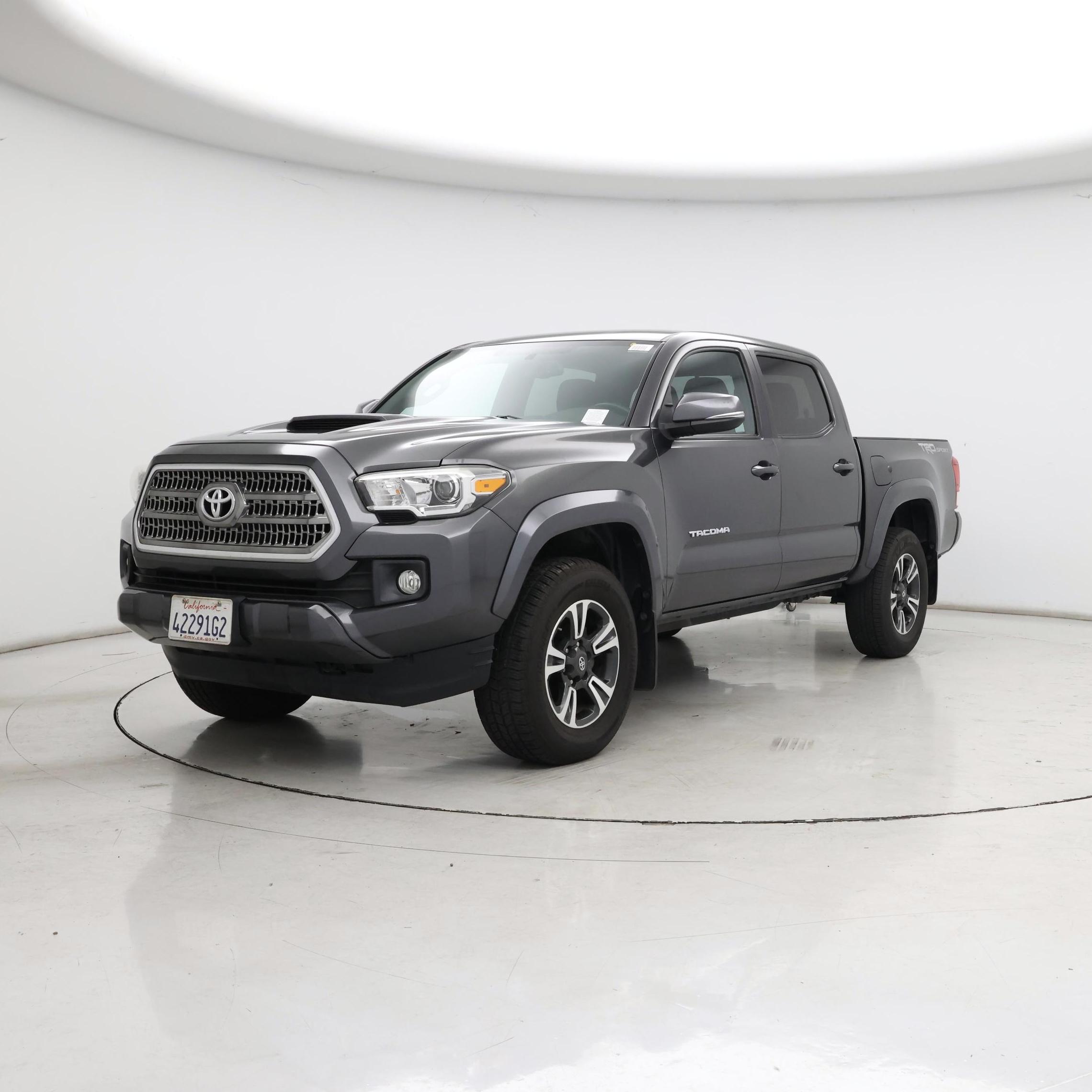 Thumbnail: 2017 Toyota Tacoma - 4