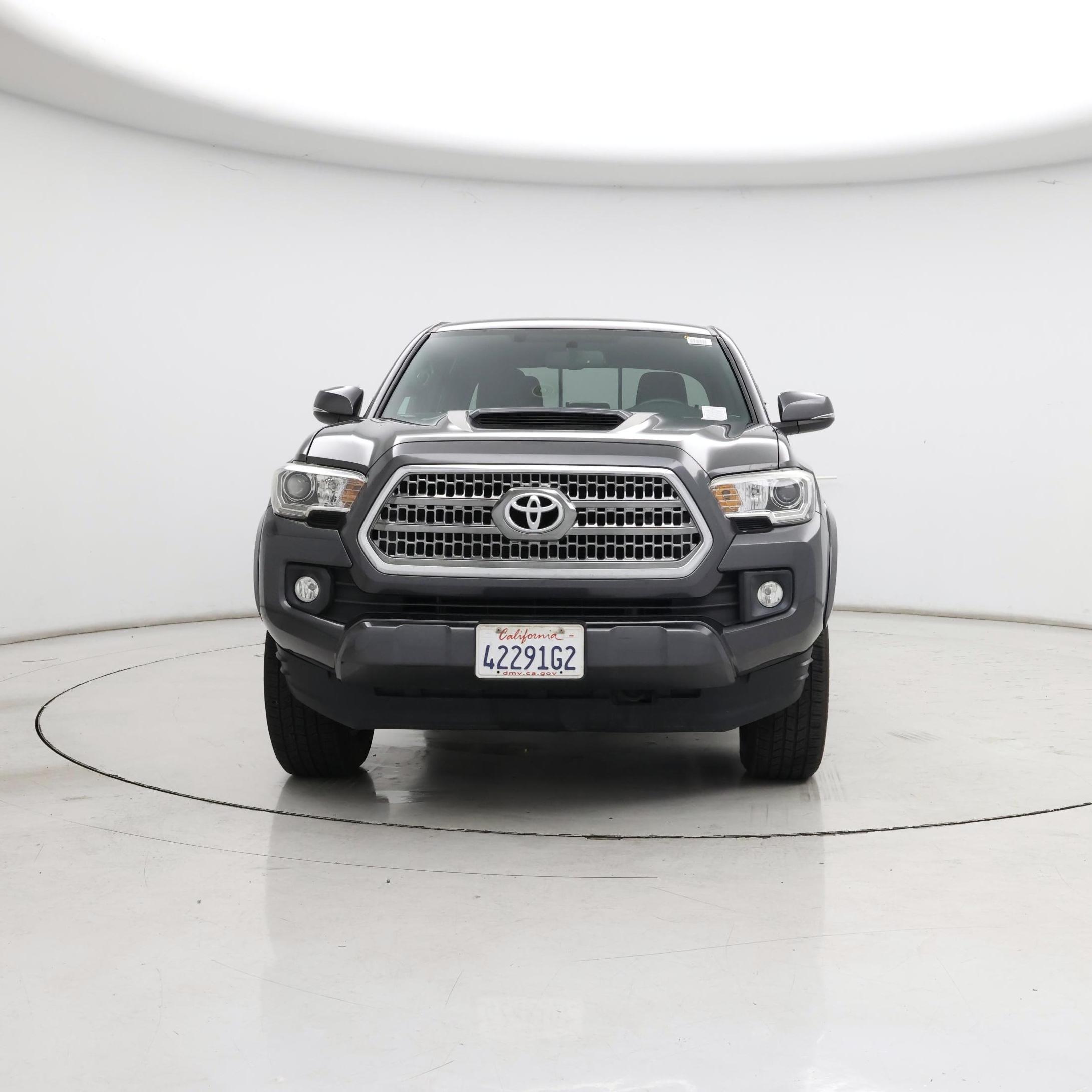 Thumbnail: 2017 Toyota Tacoma - 5