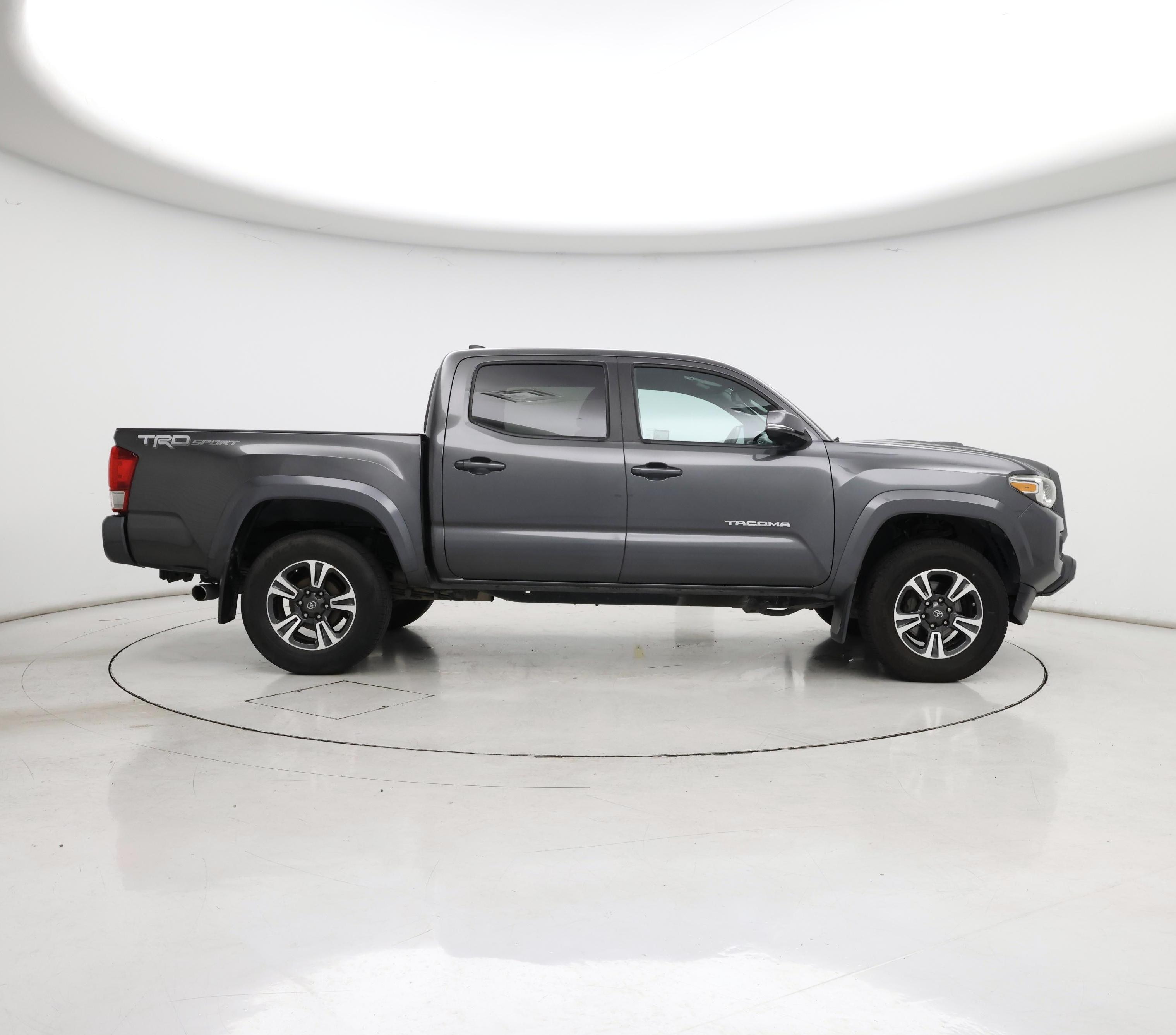 Thumbnail: 2017 Toyota Tacoma - 7