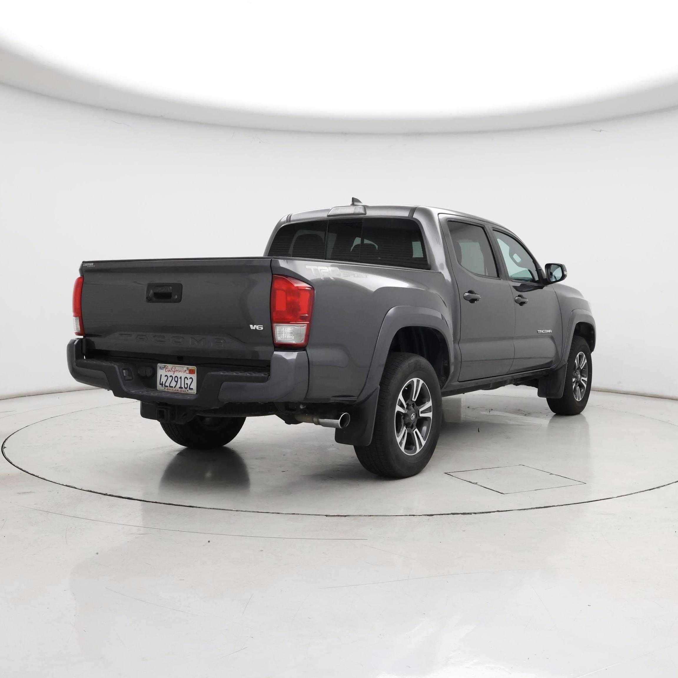 Thumbnail: 2017 Toyota Tacoma - 8