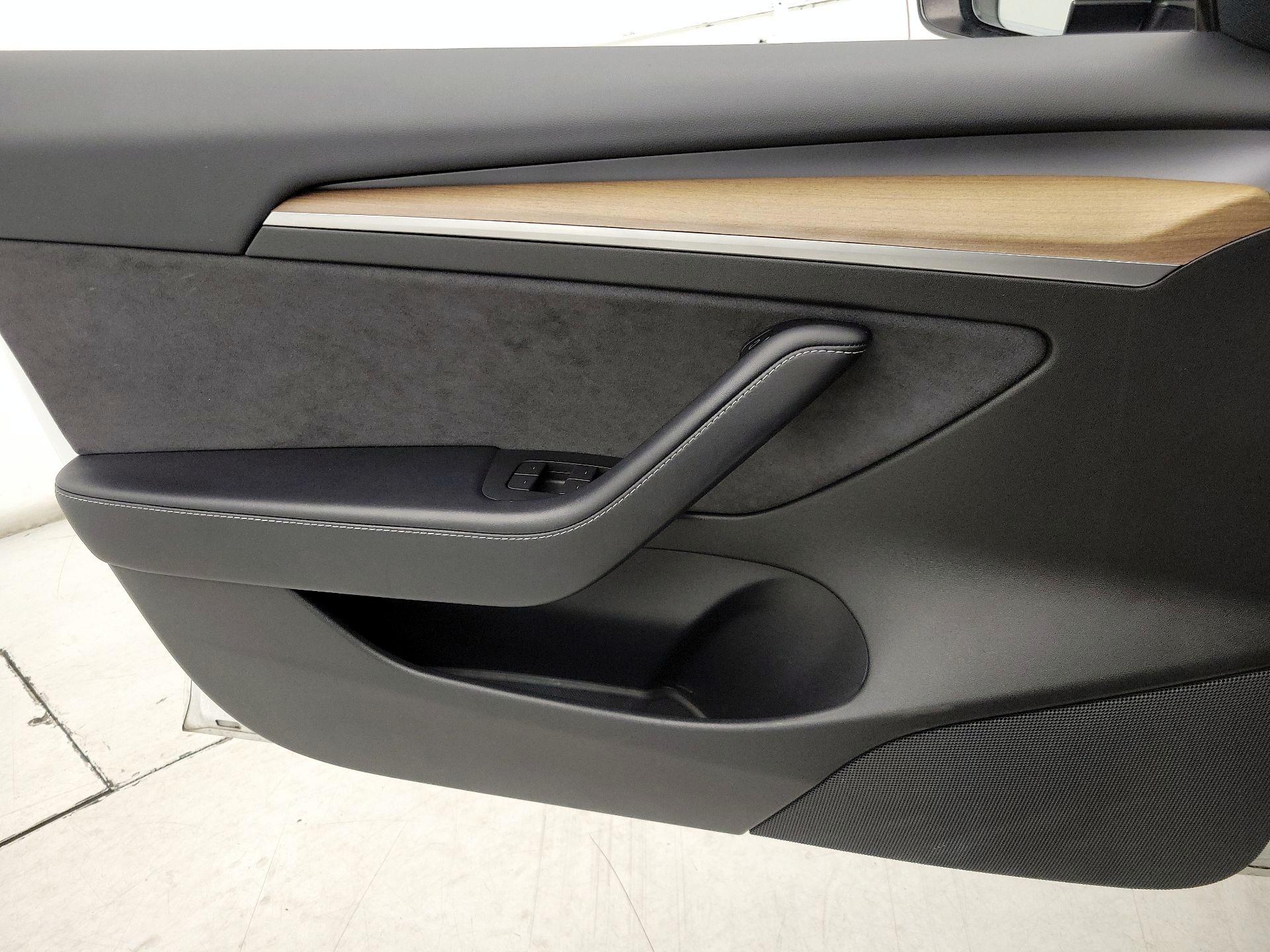 Thumbnail: 2021 Tesla Model 3 - 12