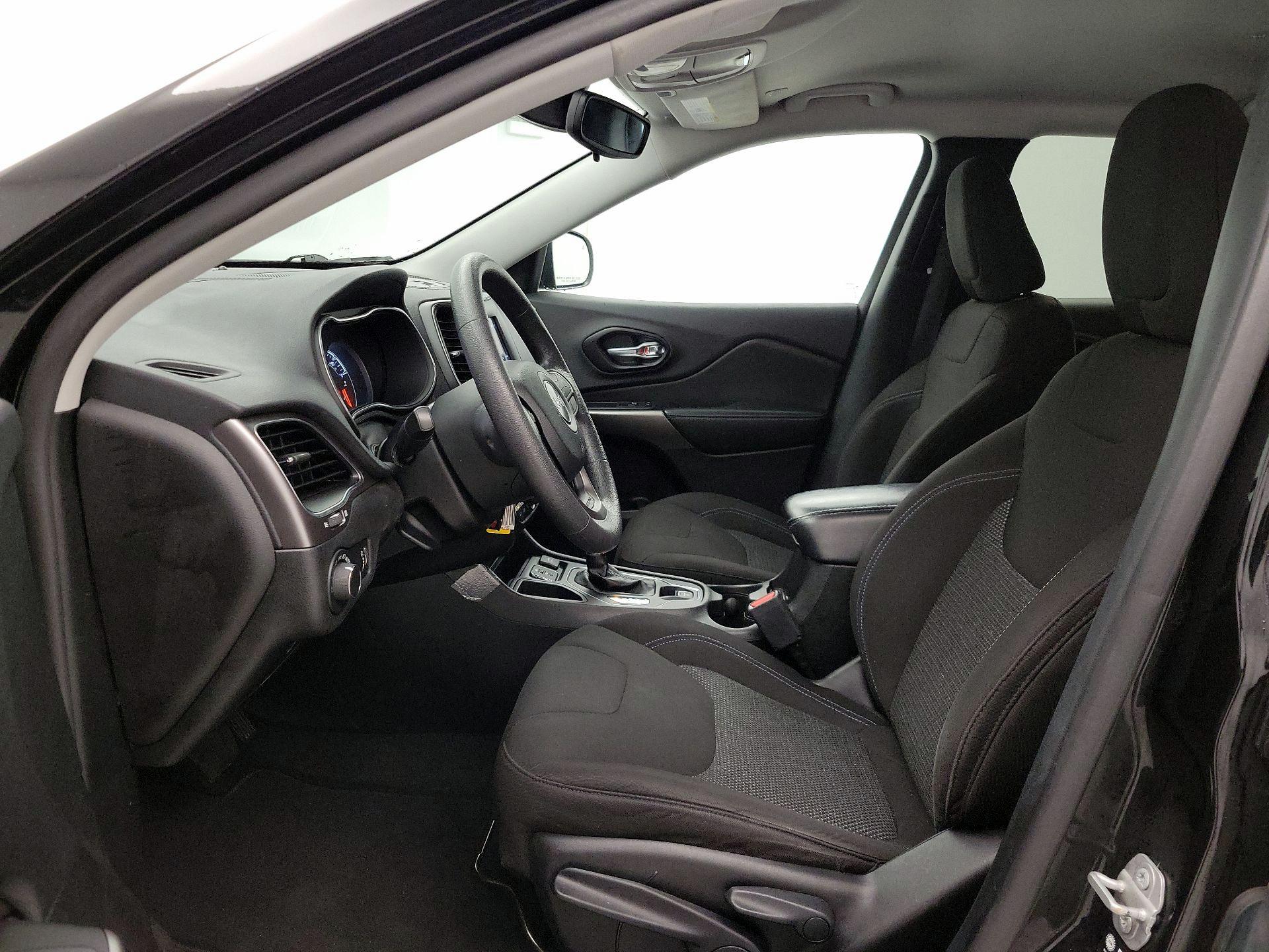 Thumbnail: 2021 Jeep Cherokee - 11