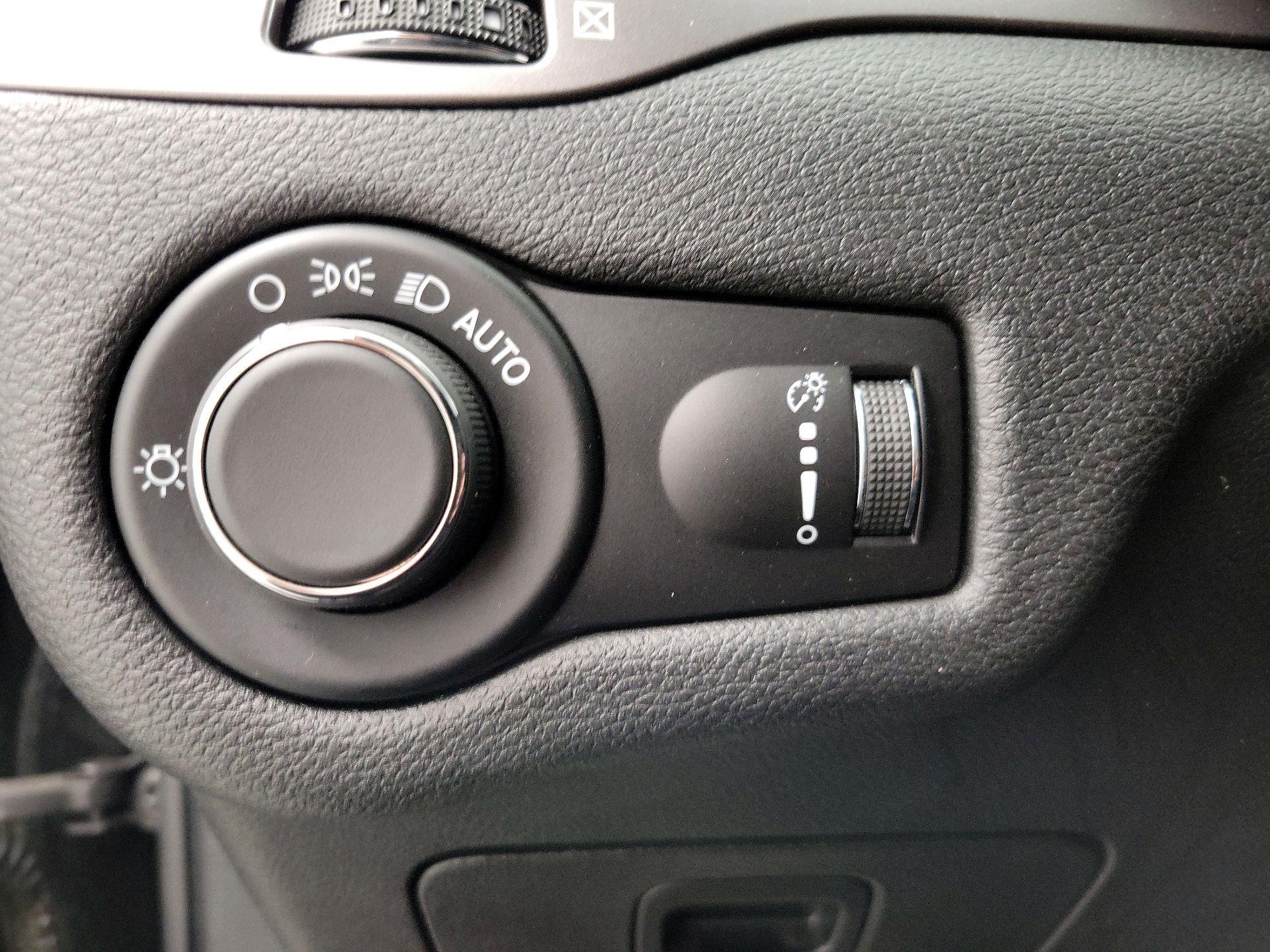 Thumbnail: 2021 Jeep Cherokee - 13