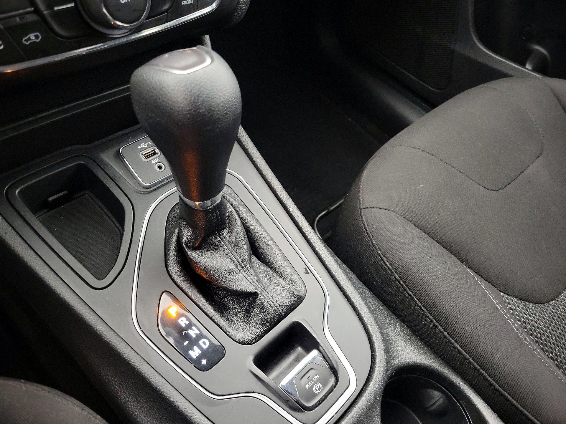 Thumbnail: 2021 Jeep Cherokee - 17