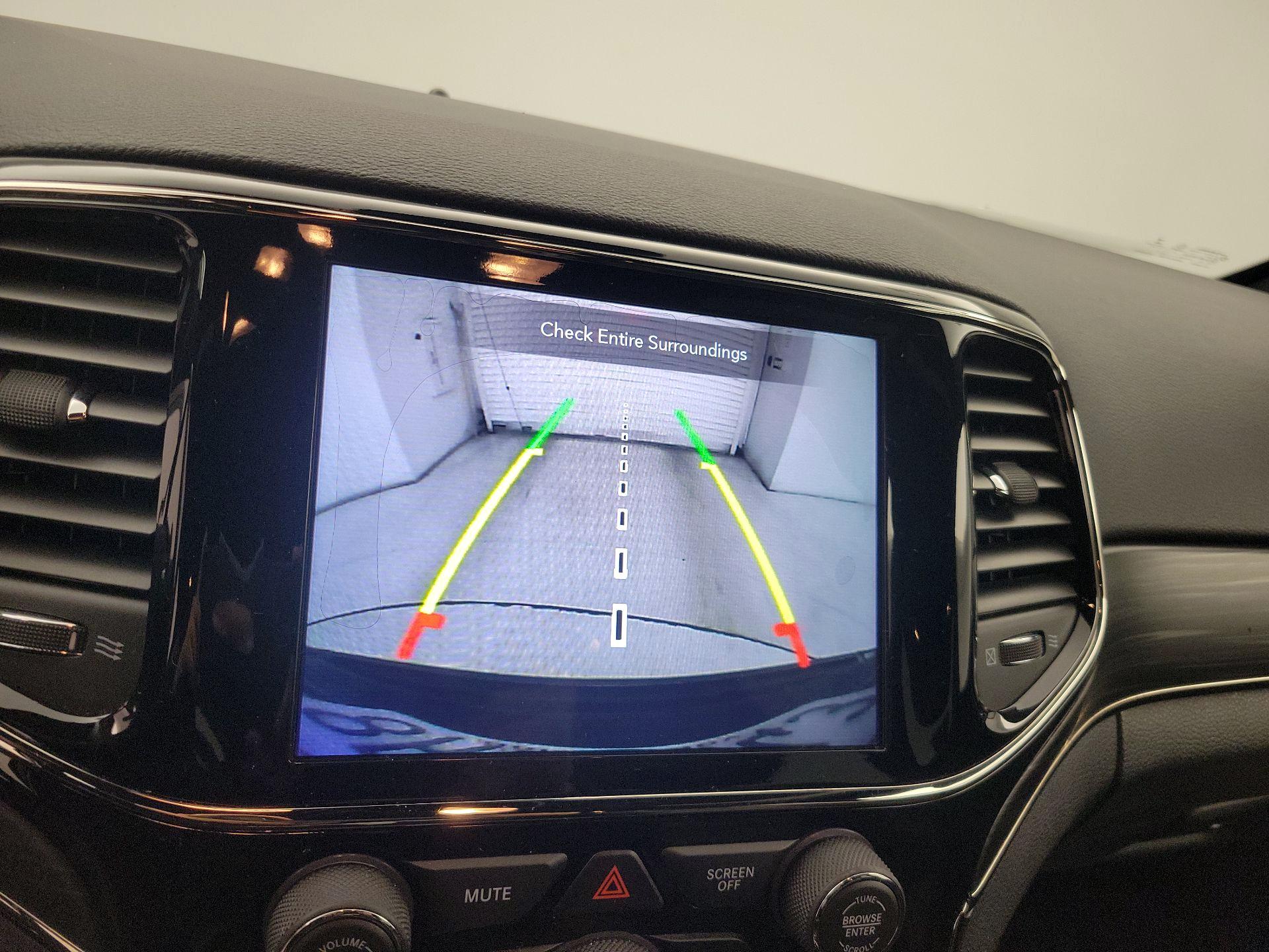 Thumbnail: 2020 Jeep Grand Cherokee - 15