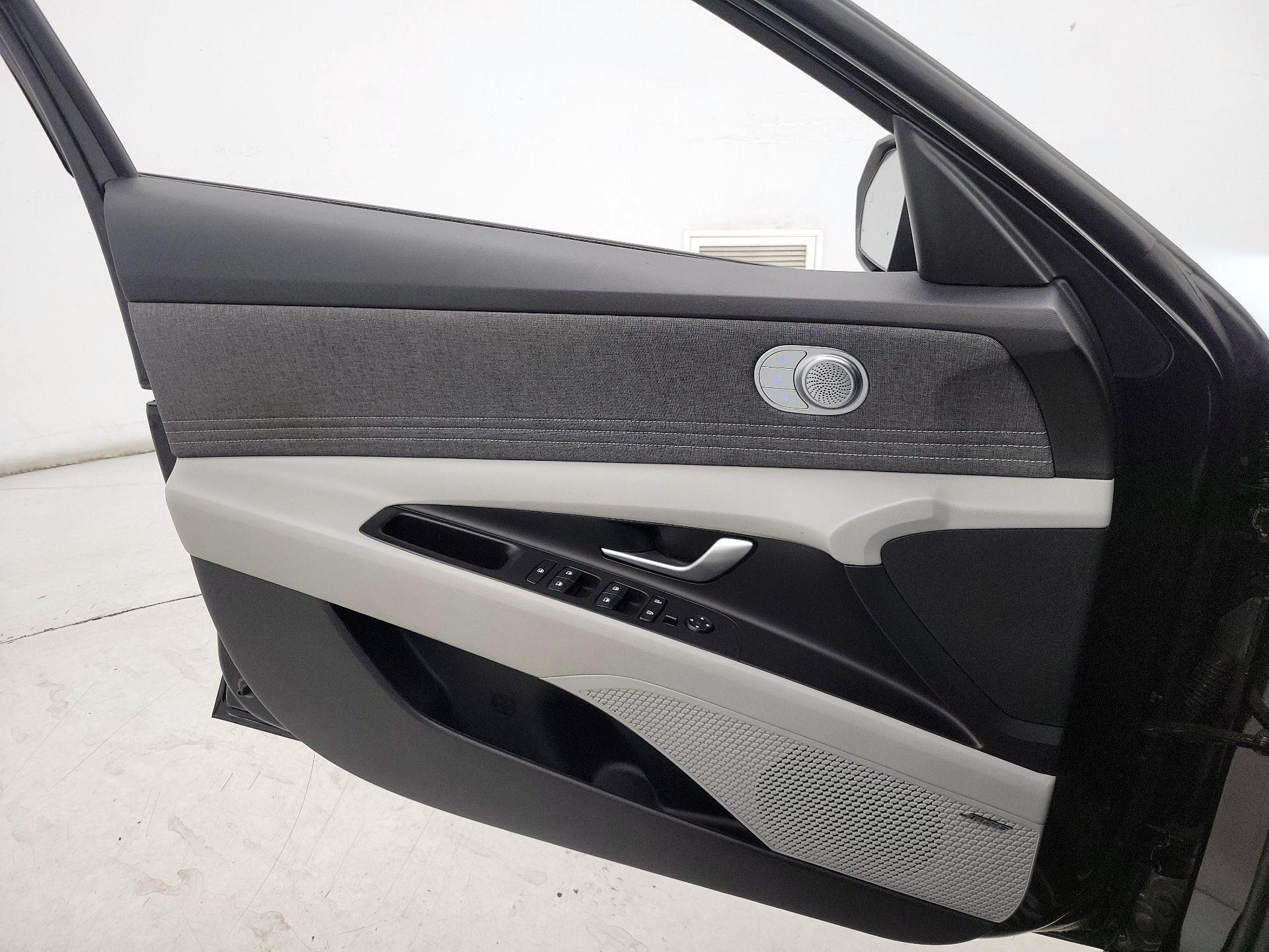 Thumbnail: 2023 Hyundai Elantra - 12