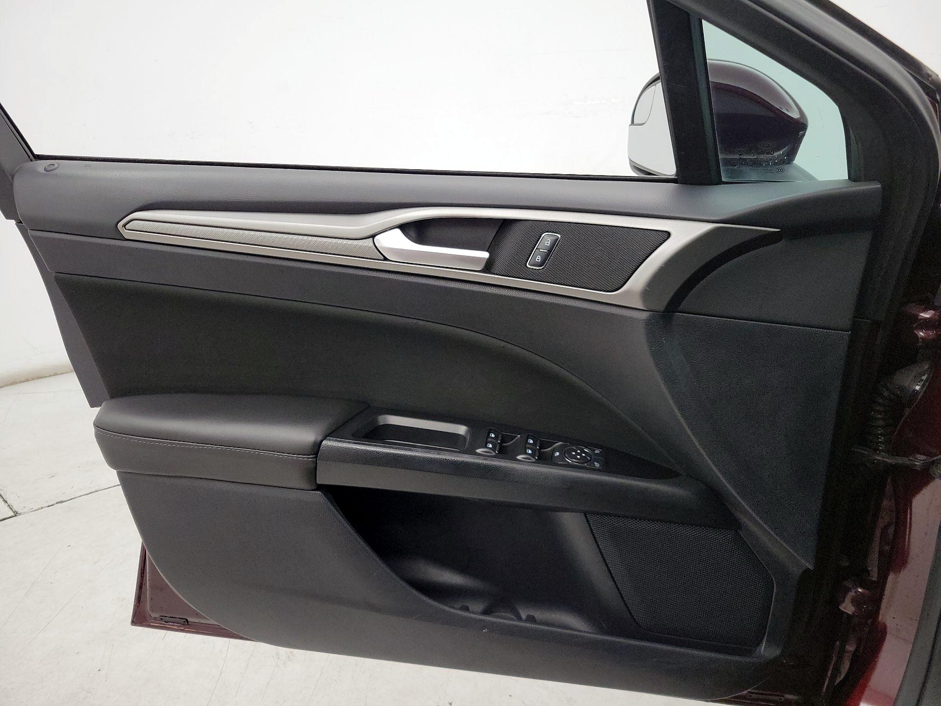 Thumbnail: 2017 Ford Fusion - 12