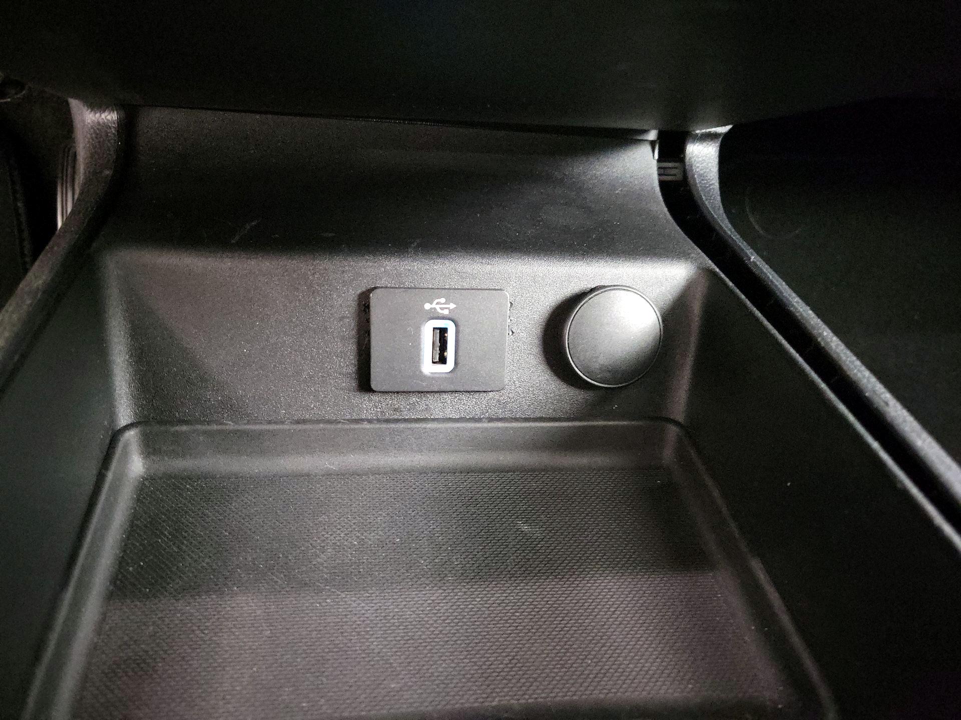 Thumbnail: 2017 Ford Fusion - 18