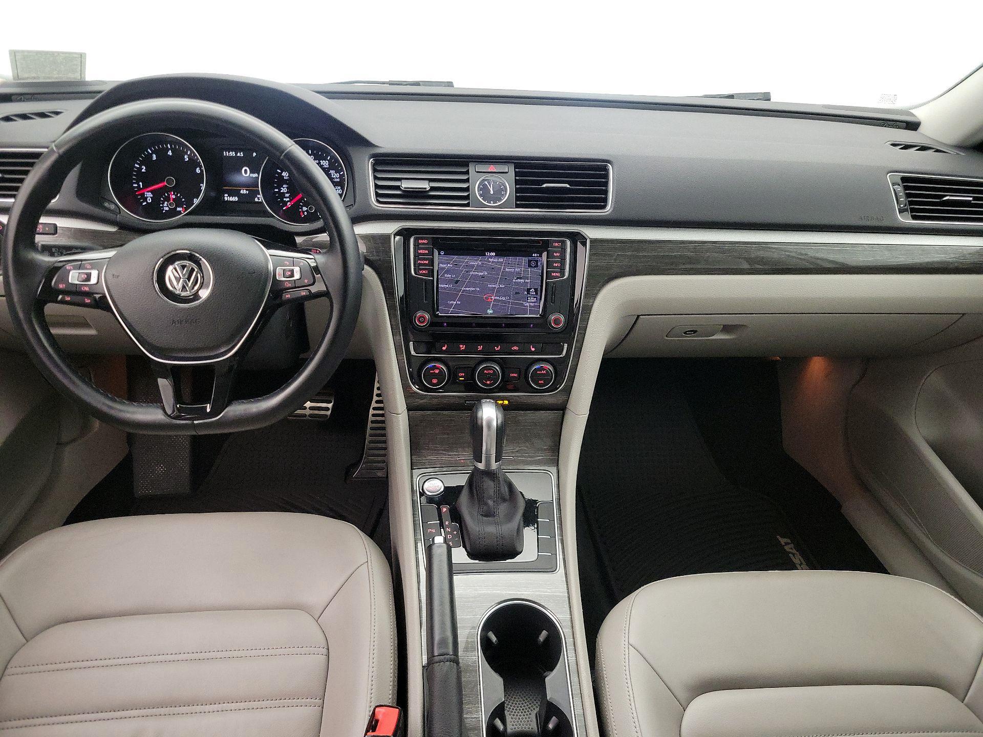 Thumbnail: 2016 Volkswagen Passat - 9