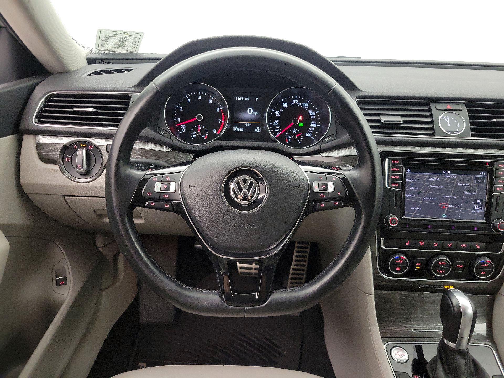 Thumbnail: 2016 Volkswagen Passat - 10