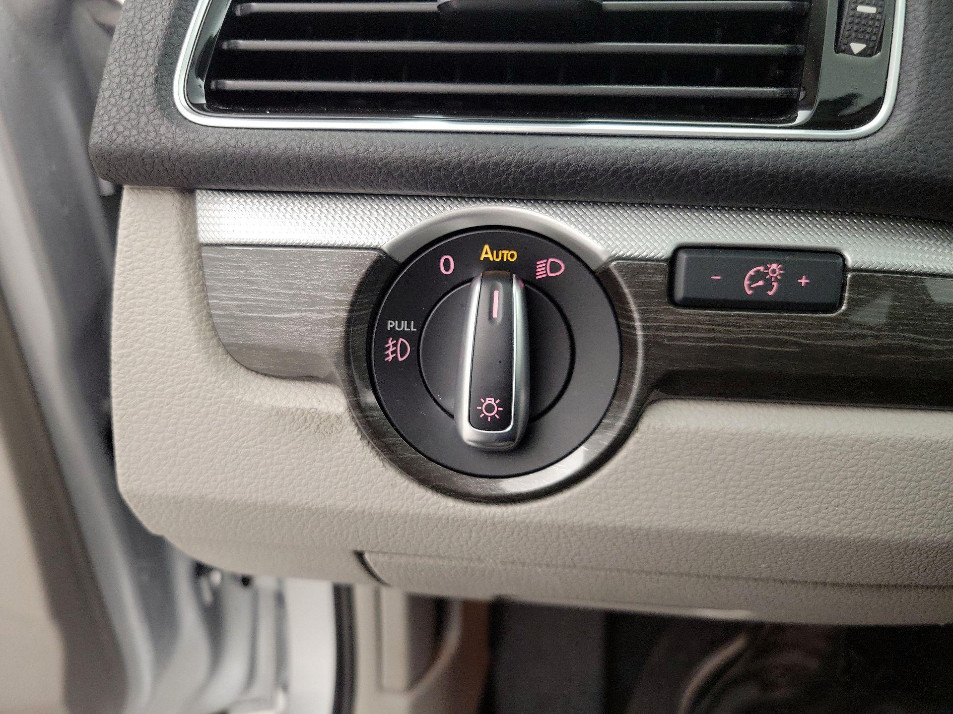 Thumbnail: 2016 Volkswagen Passat - 13