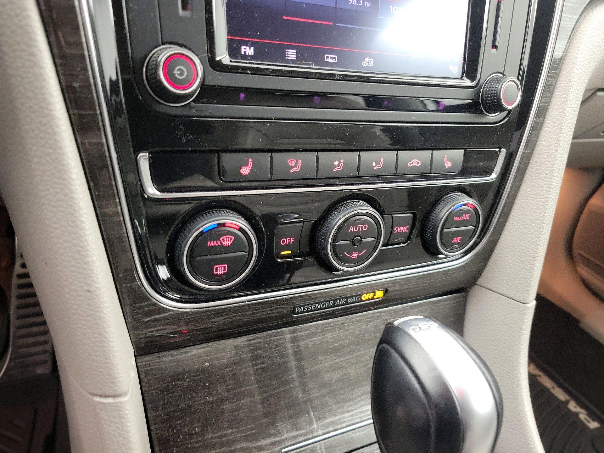 Thumbnail: 2016 Volkswagen Passat - 17