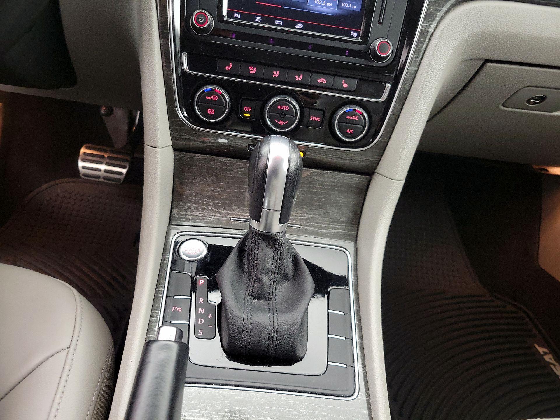 Thumbnail: 2016 Volkswagen Passat - 18