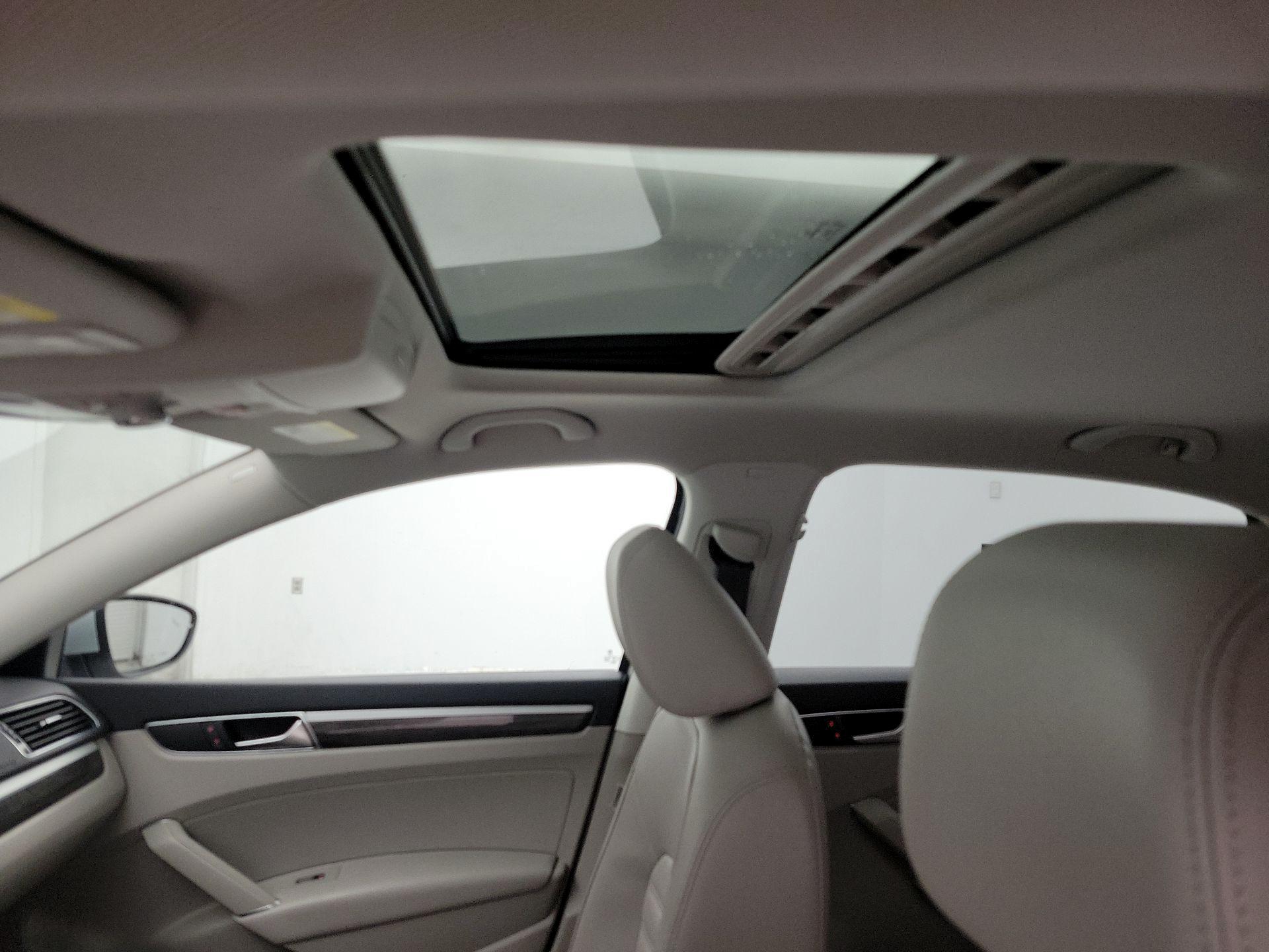 Thumbnail: 2016 Volkswagen Passat - 20