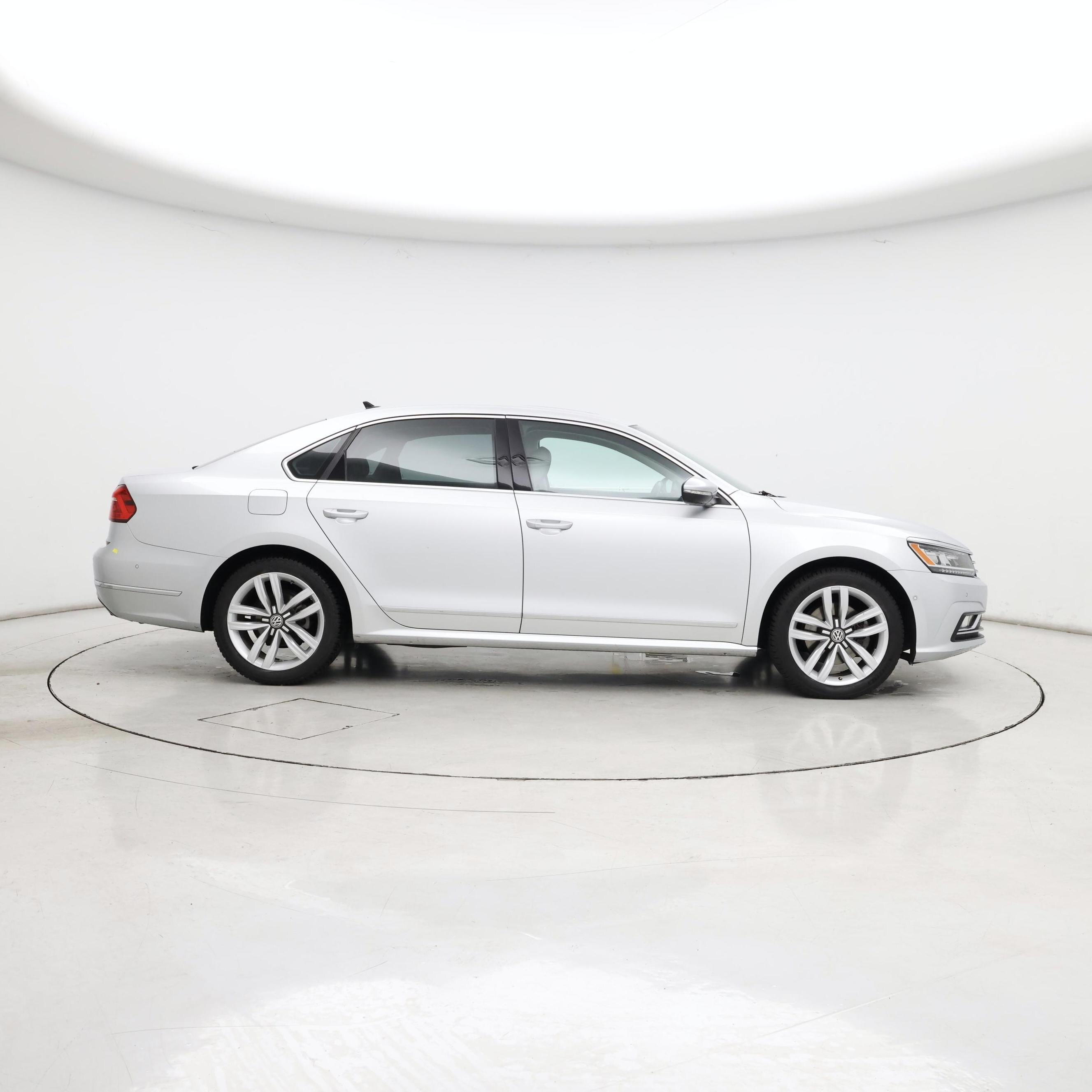 Thumbnail: 2016 Volkswagen Passat - 7