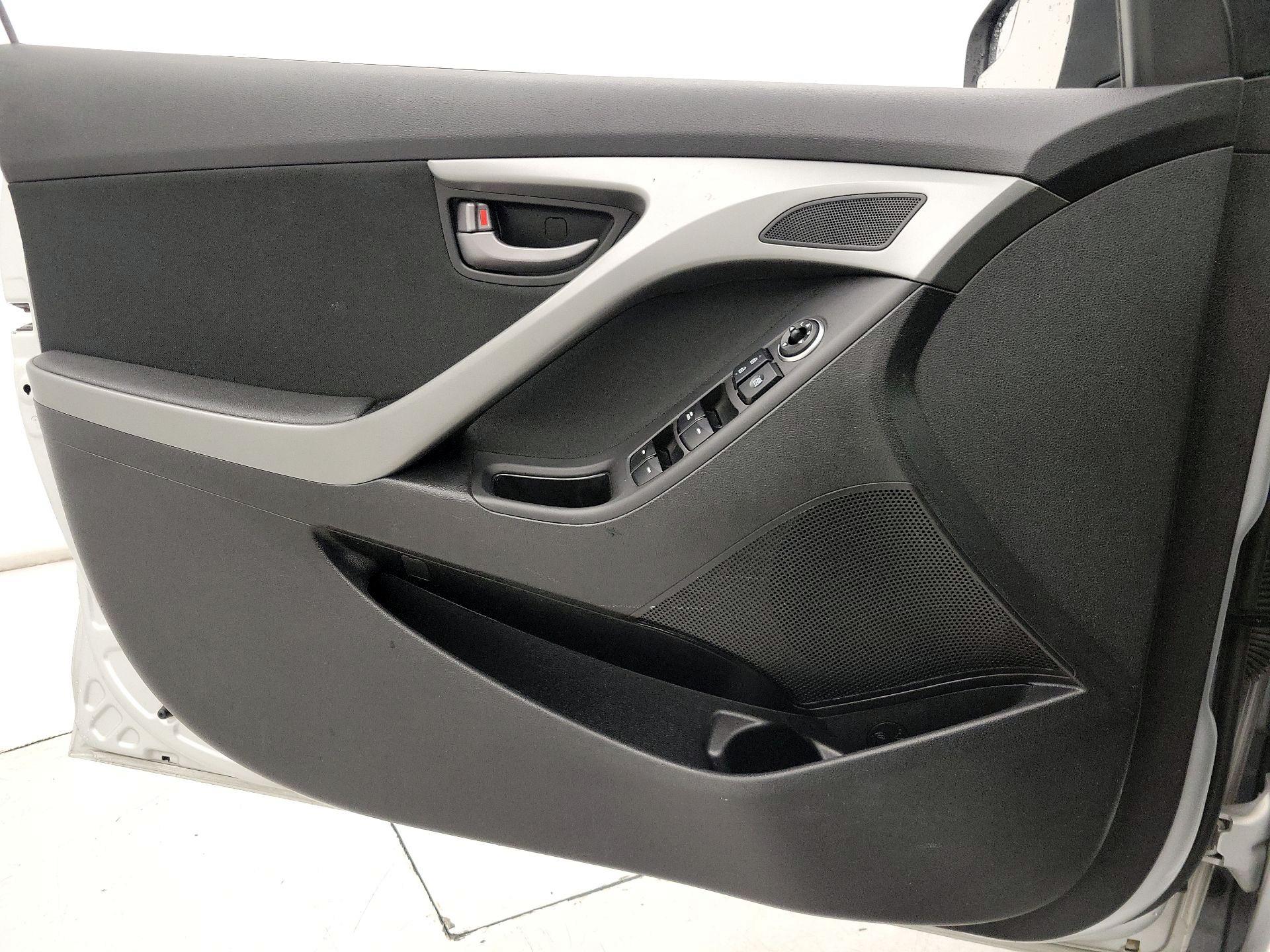 Thumbnail: 2015 Hyundai Elantra - 12