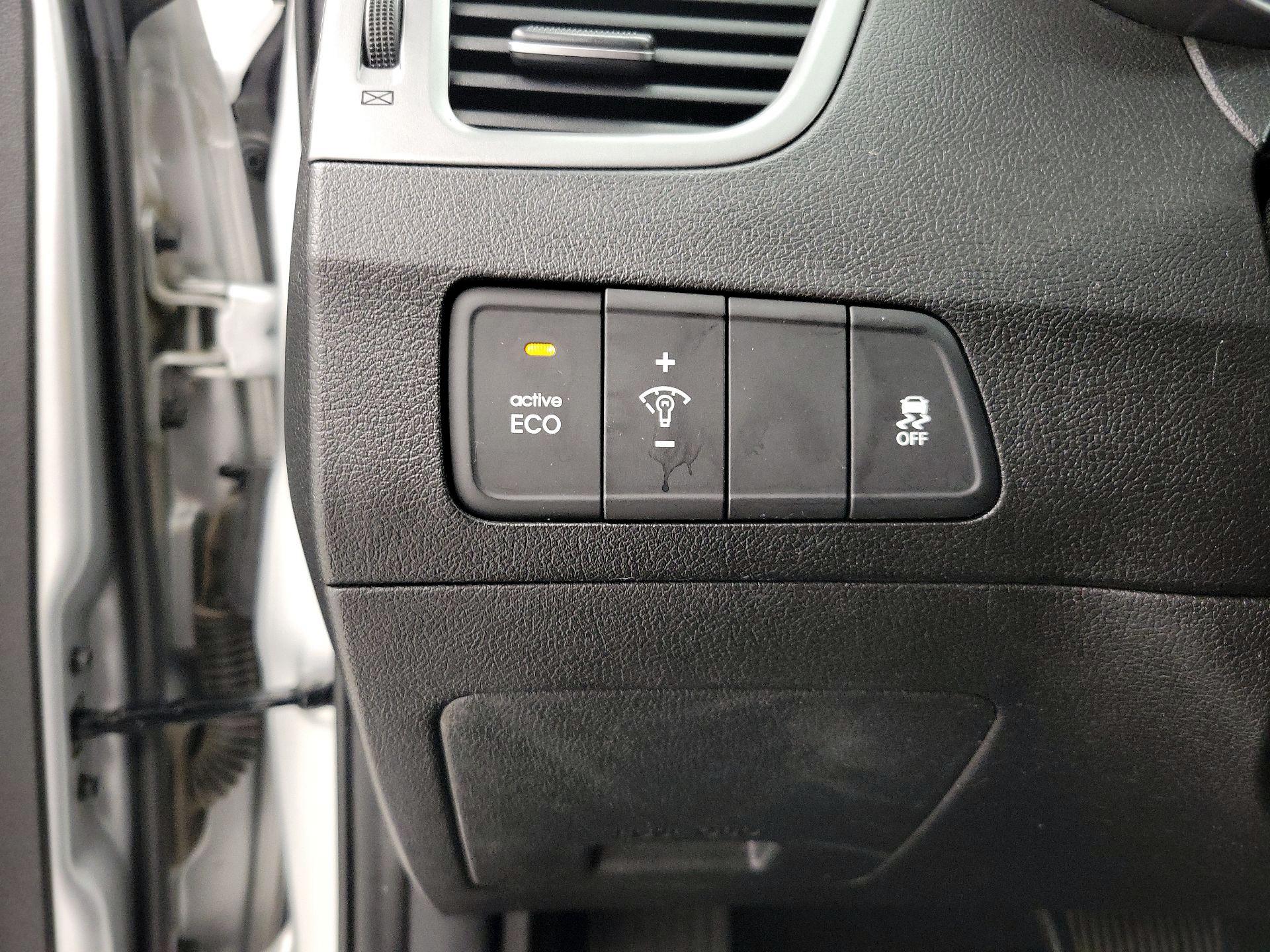 Thumbnail: 2015 Hyundai Elantra - 13