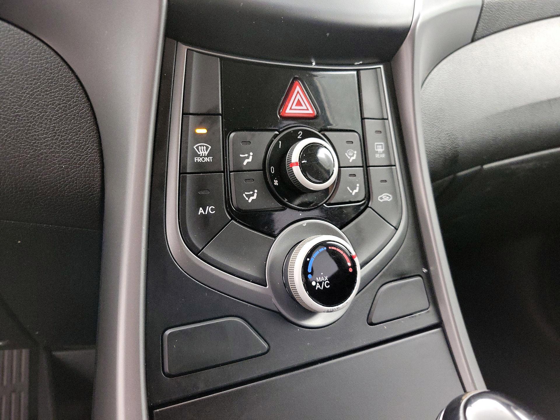 Thumbnail: 2015 Hyundai Elantra - 16