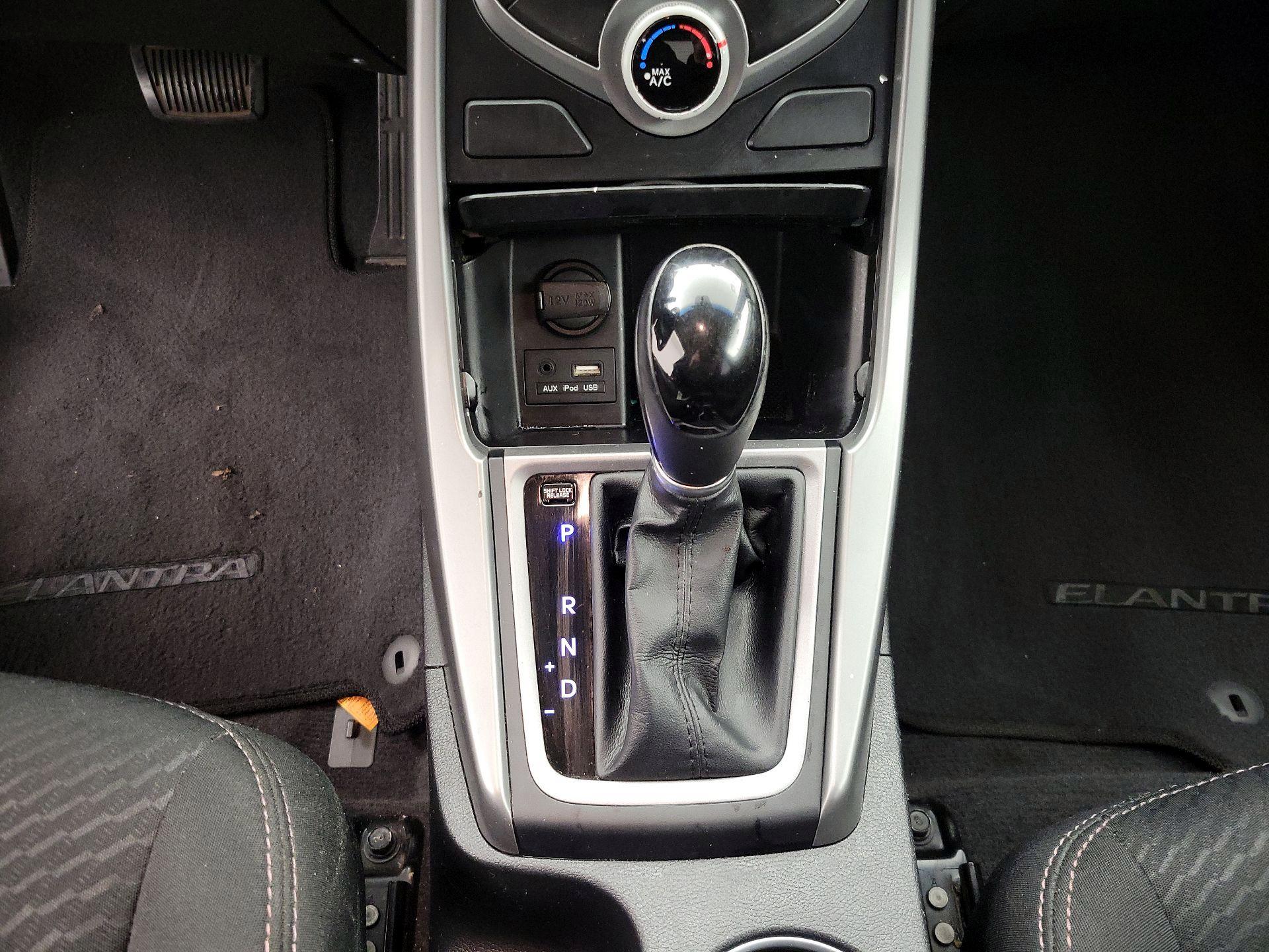 Thumbnail: 2015 Hyundai Elantra - 17