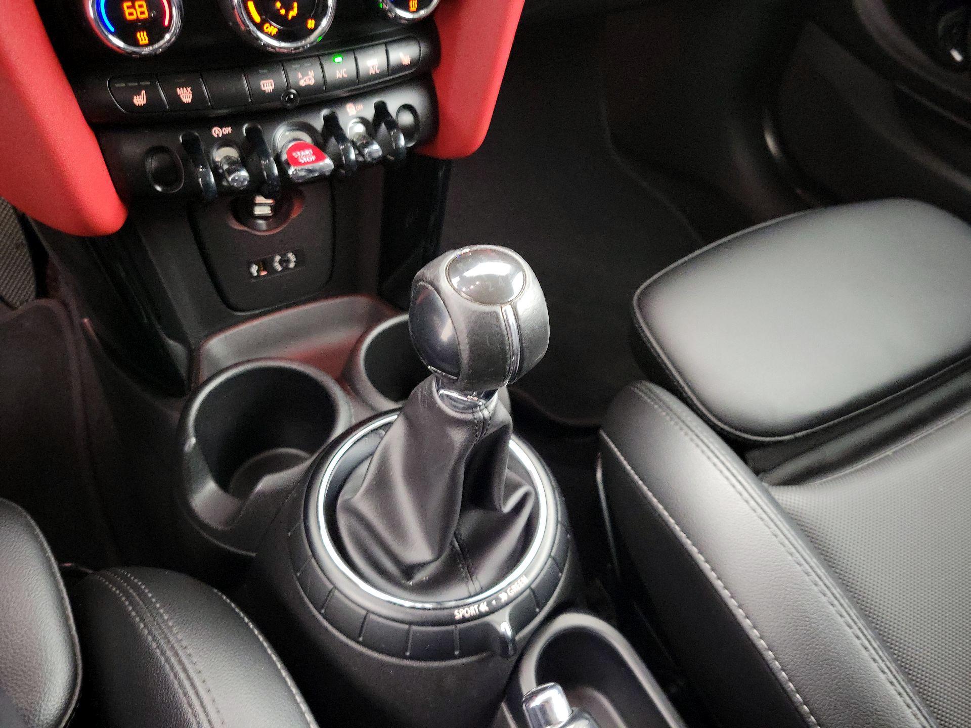 Thumbnail: 2015 MINI Cooper Hardtop - 16