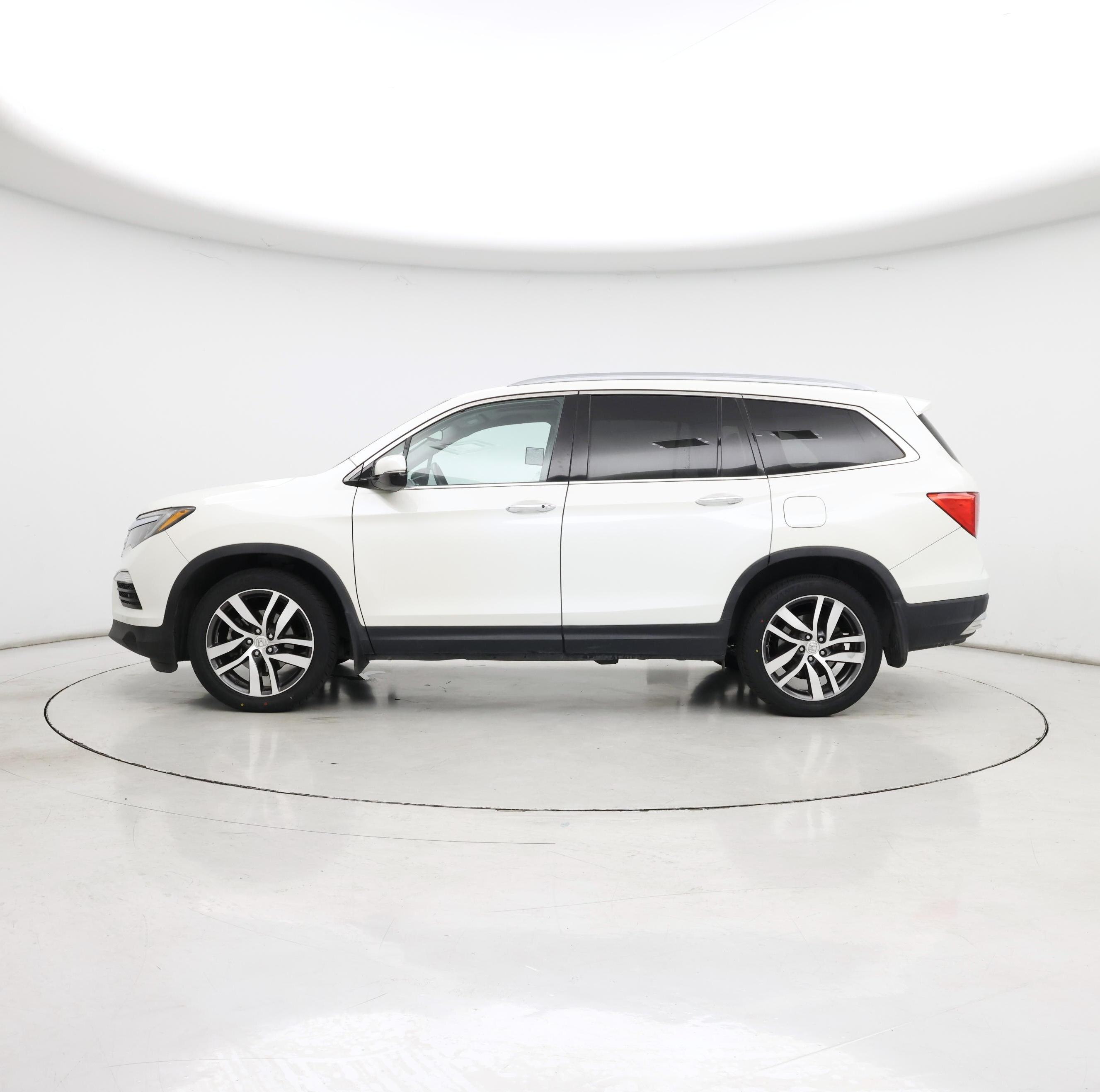 Thumbnail: 2016 Honda Pilot - 3