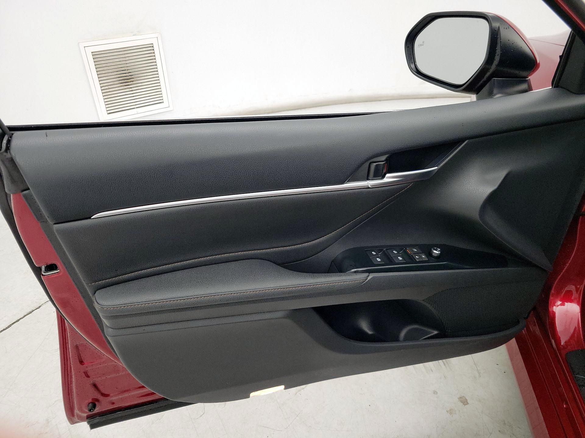 Thumbnail: 2018 Toyota Camry - 12