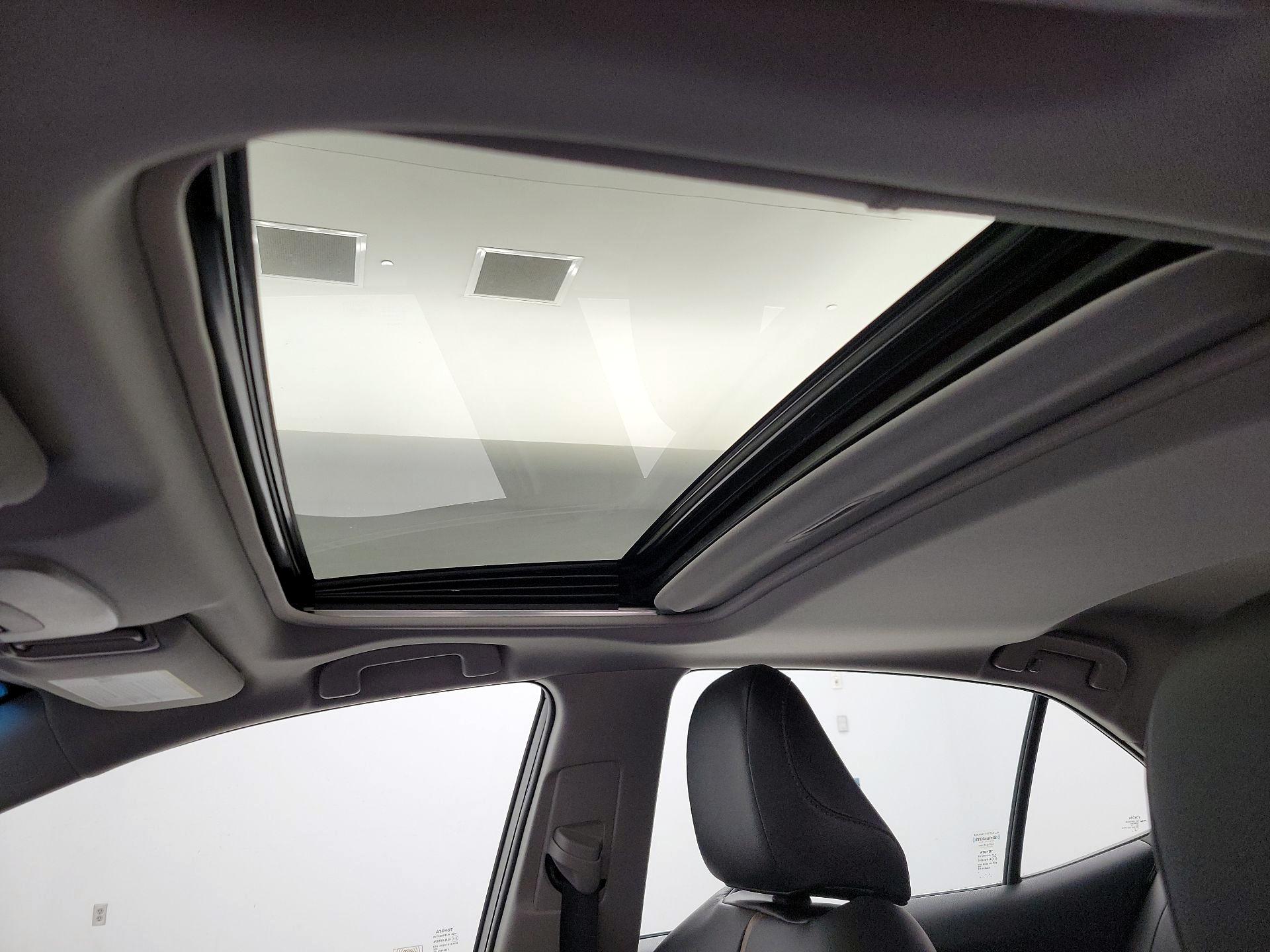 Thumbnail: 2018 Toyota Camry - 19