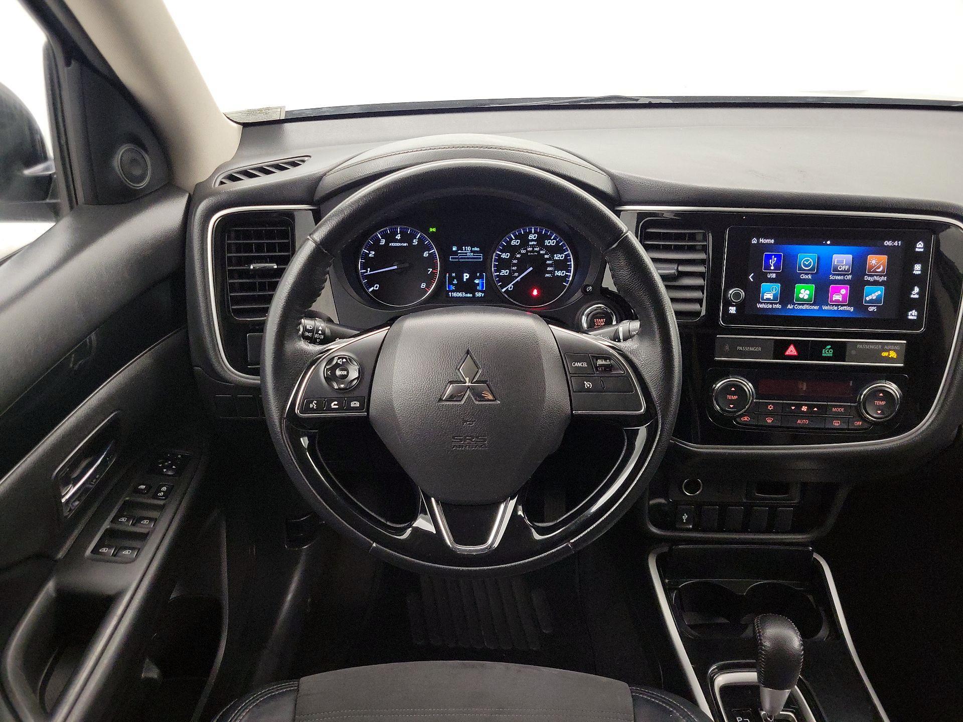 Thumbnail: 2019 Mitsubishi Outlander - 10