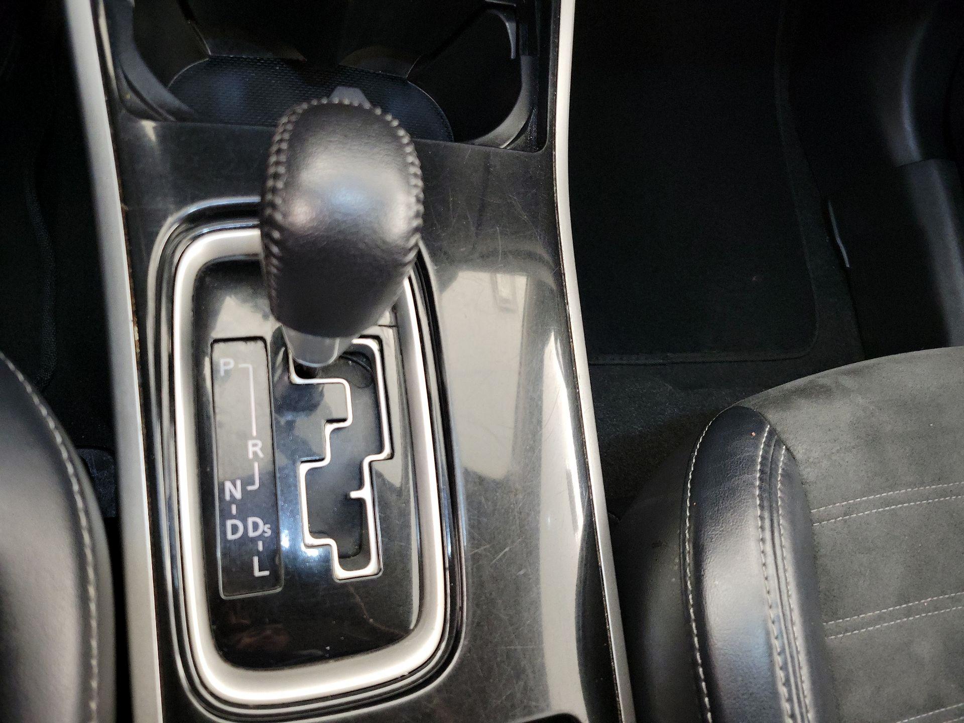 Thumbnail: 2019 Mitsubishi Outlander - 17