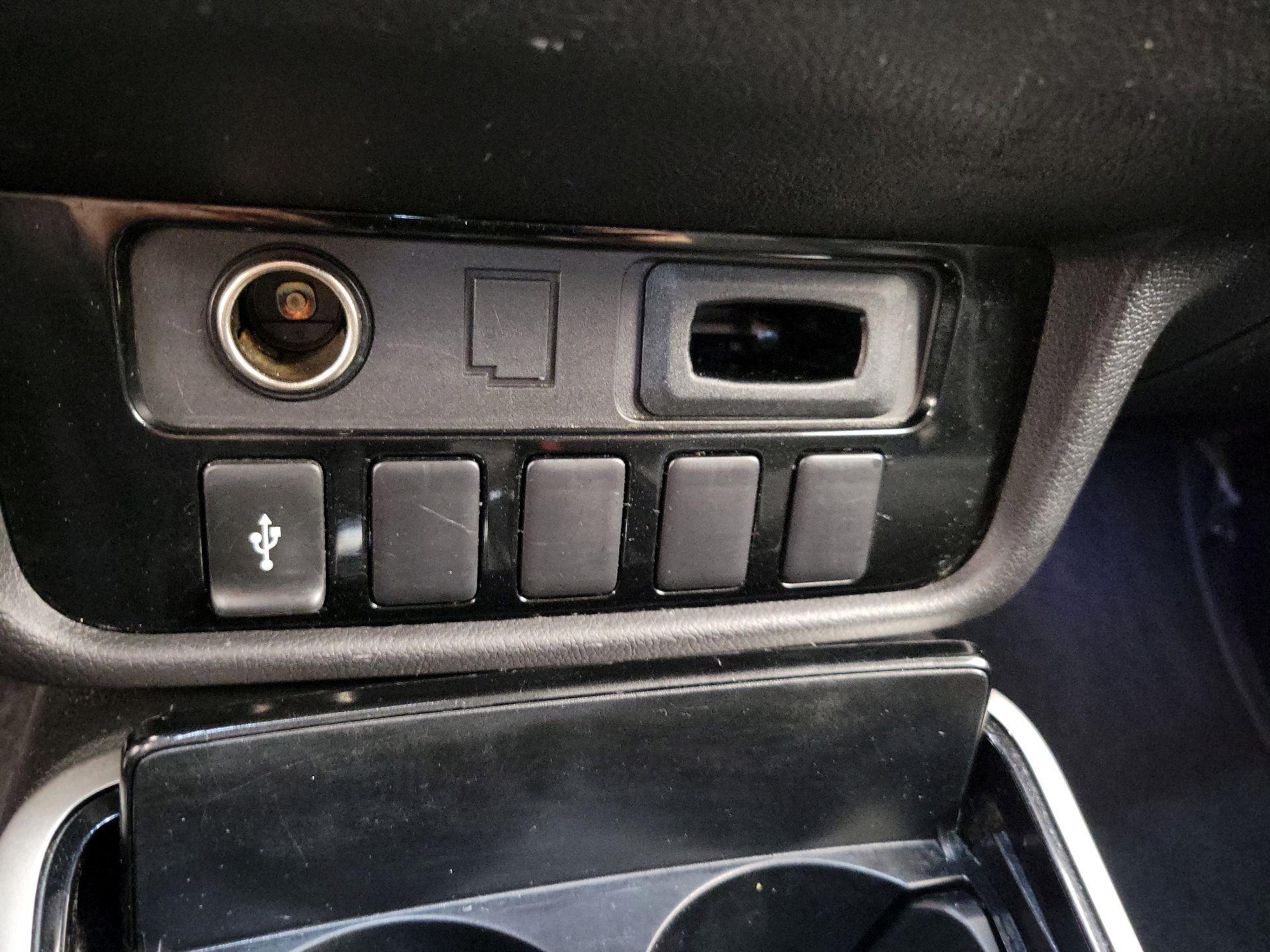 Thumbnail: 2019 Mitsubishi Outlander - 18