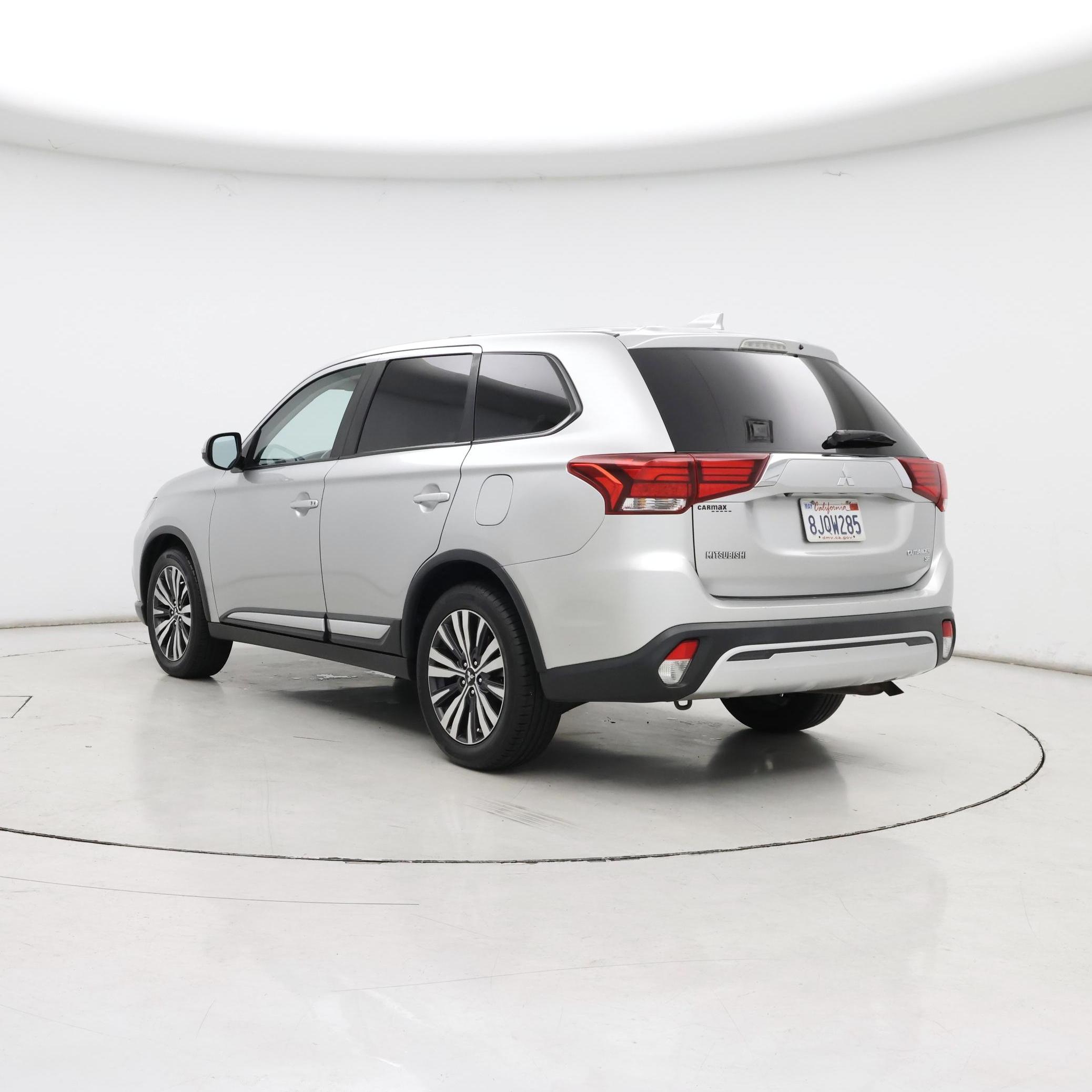 Thumbnail: 2019 Mitsubishi Outlander - 2