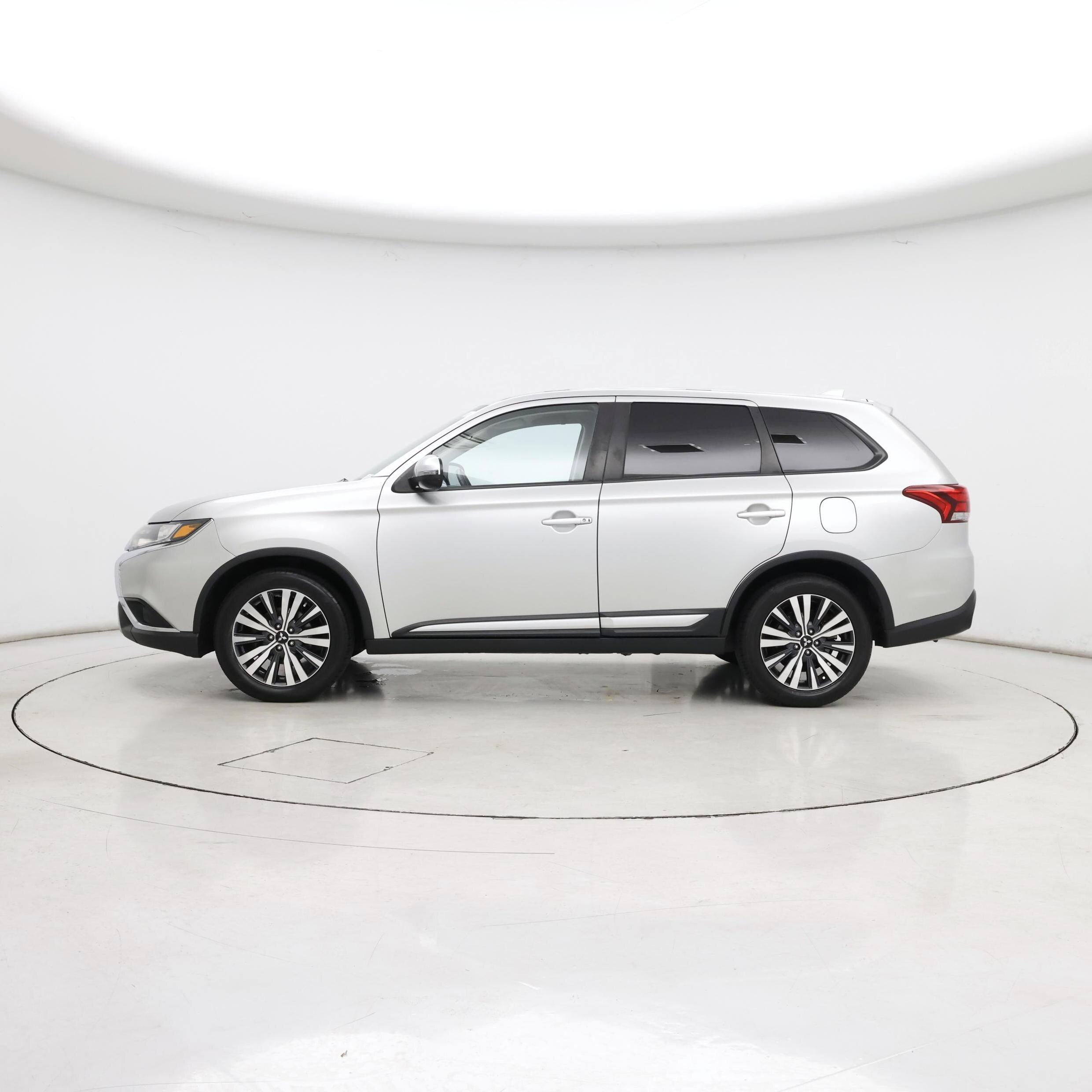 Thumbnail: 2019 Mitsubishi Outlander - 3